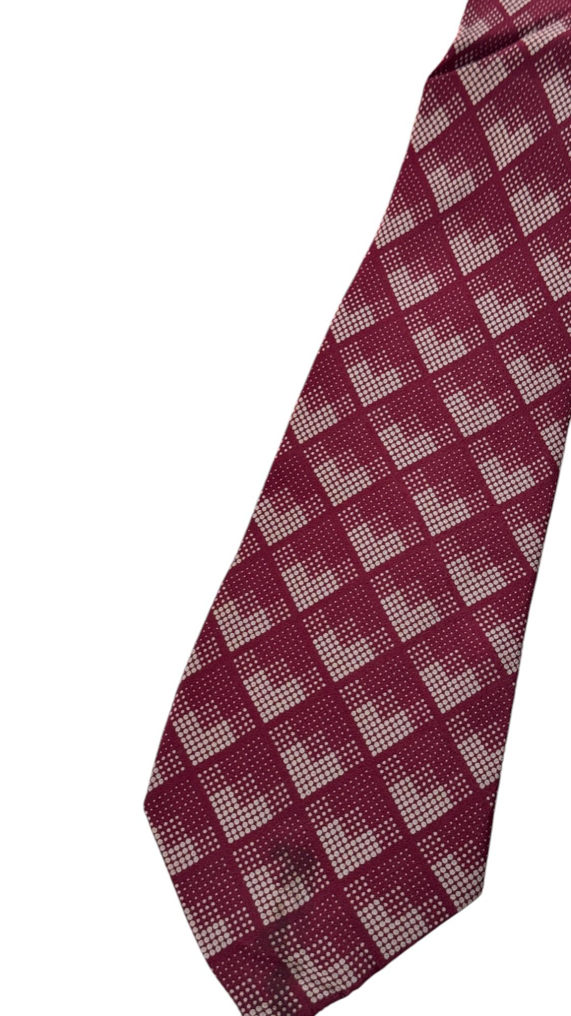Vintage Pierre Cardin Paris Seidenkrawatte in Burgunderrot, Originalverpackung im Zustand „Gut“ im Angebot in Milano, IT