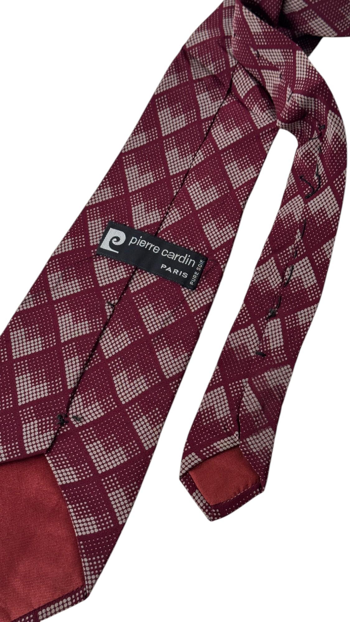 Vintage Pierre Cardin Paris Seidenkrawatte in Burgunderrot, Originalverpackung für Damen oder Herren im Angebot