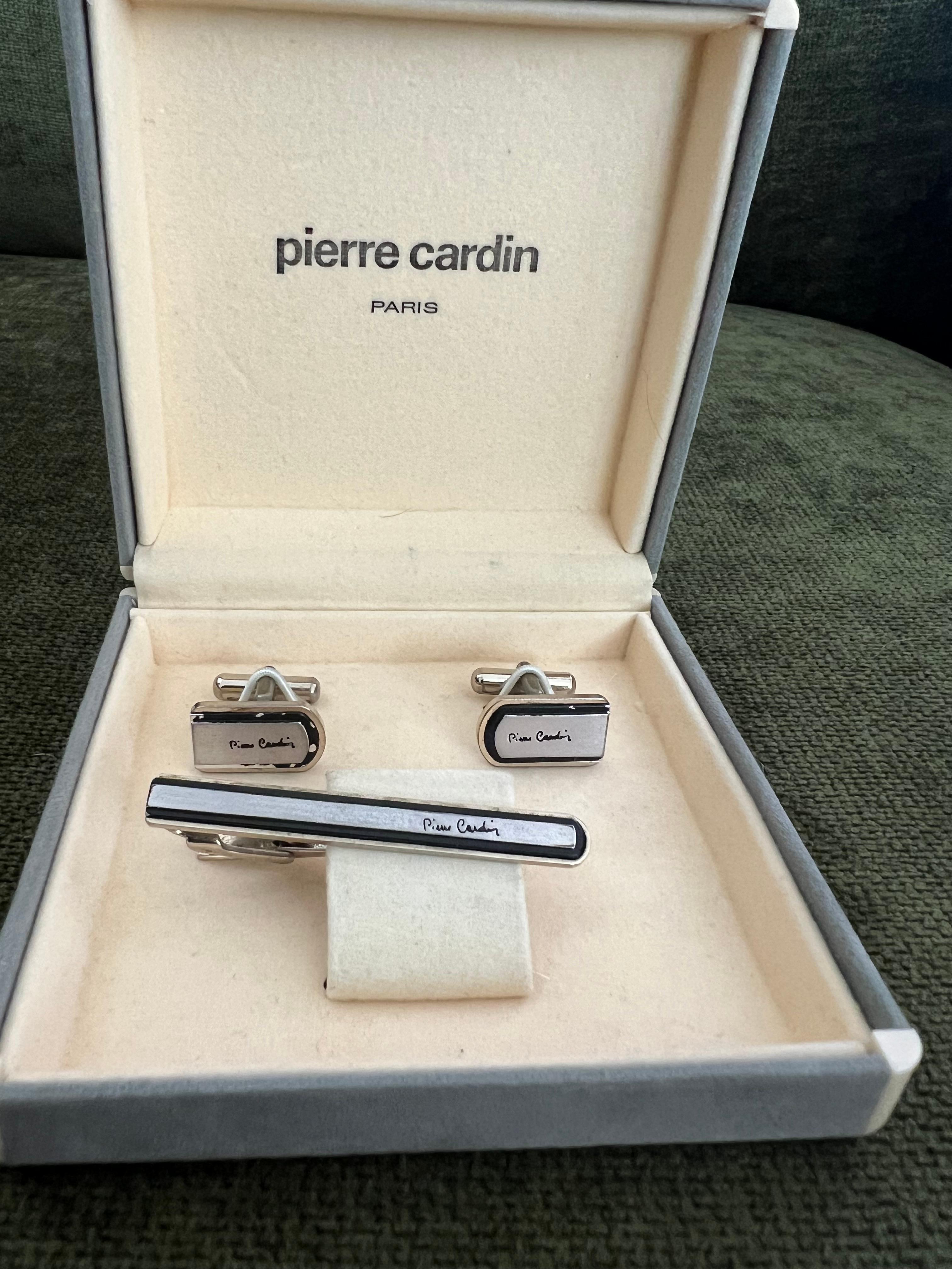 Vintage PIERRE CARDIN Steel Cufflinks & Tie Clip With Original  Case Circa 1970 In Good Condition For Sale In New York, NY