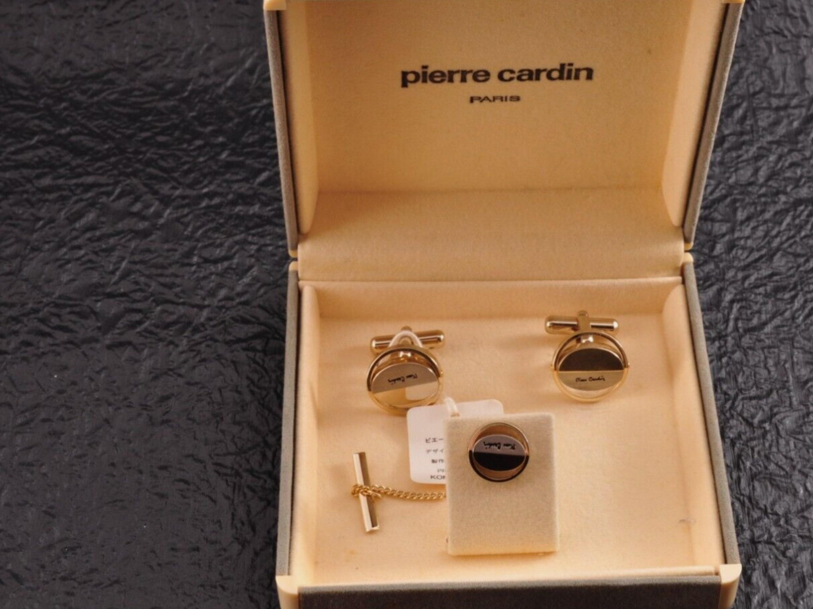Vintage PIERRE CARDIN Steel & Gold Plate LOGO CUFFLINKS, ORIGINAL Case Circa1960 For Sale 5