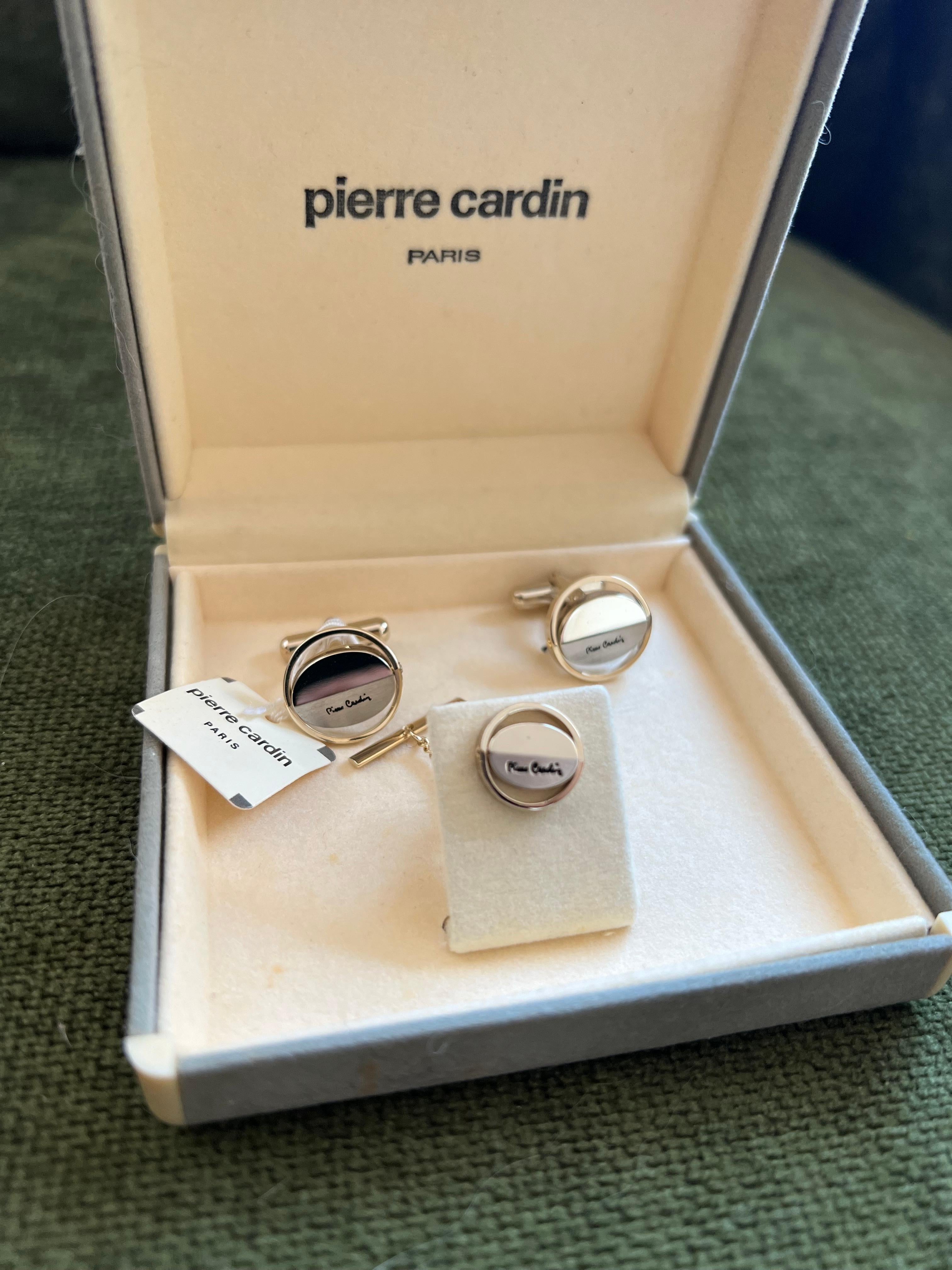Vintage PIERRE CARDIN Steel & Gold Plate LOGO CUFFLINKS, ORIGINAL Case Circa1960 For Sale 9