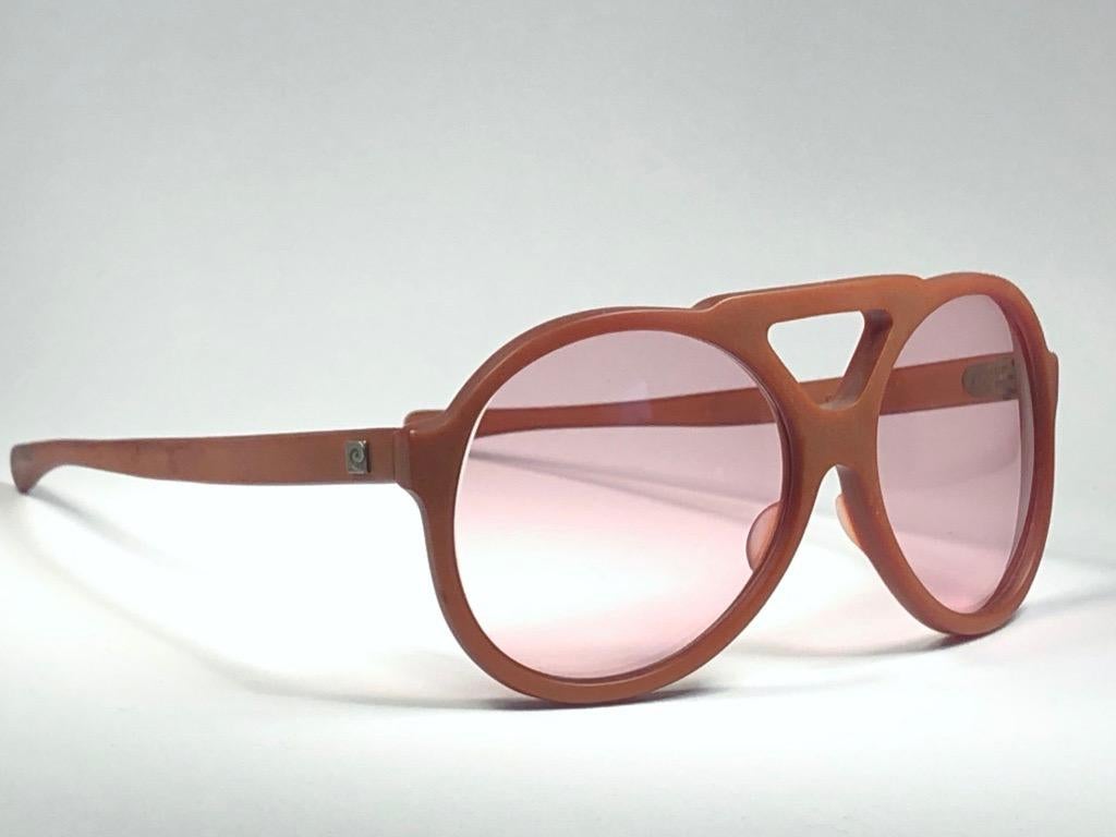 Vintage new Pierre Cardin tan aviator frame sporting a pair of medium brown lenses. Designed and produced in the 1960’s.   

This item have minor sign of wear due to storage.
