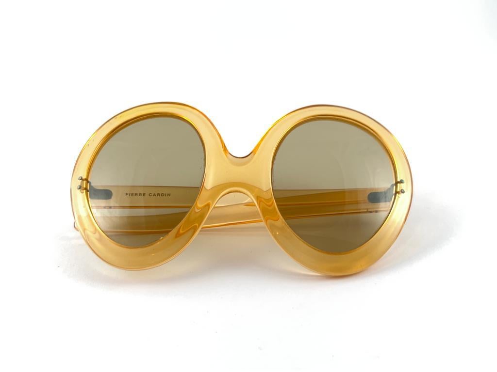 Vintage Pierre Cardin ultra large translucent amber frame  with light brown lenses 1960’S 

 
This Pair Of Vintage Pierre Cardin Is A Rare And Sought After Piece Not To Miss Out!

This item show minor sign of wear due to storage. No repairs or