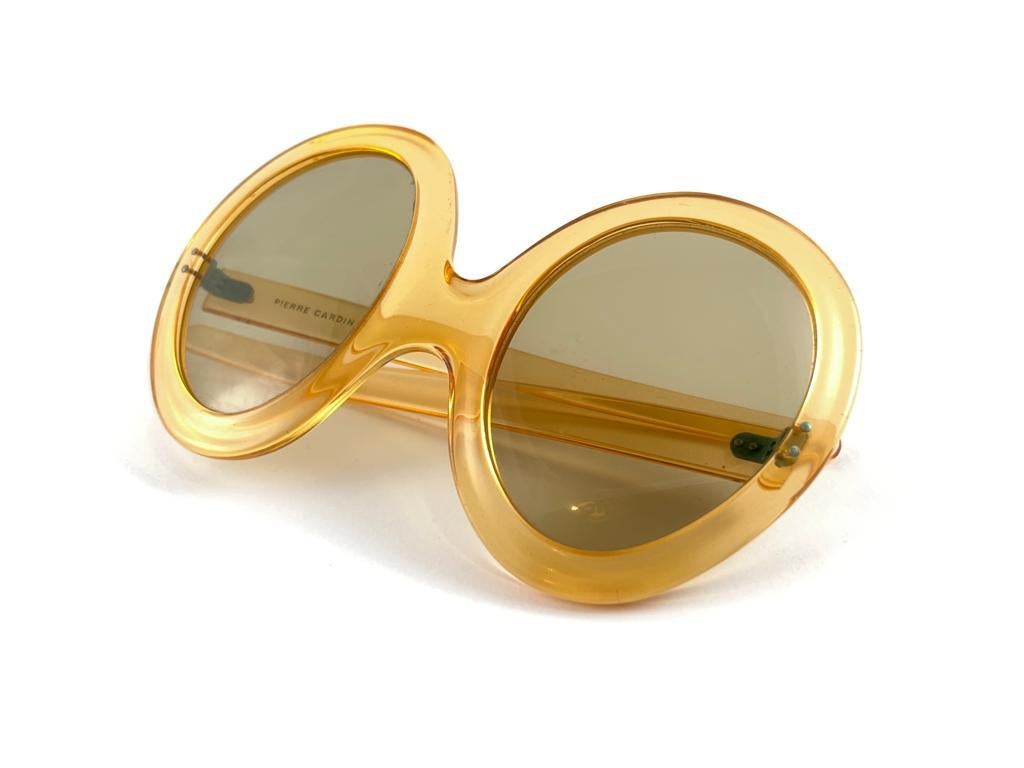 Vintage Pierre Cardin Ultra Large Translucent Amber Sunglasses 1960'S In Excellent Condition For Sale In Baleares, Baleares
