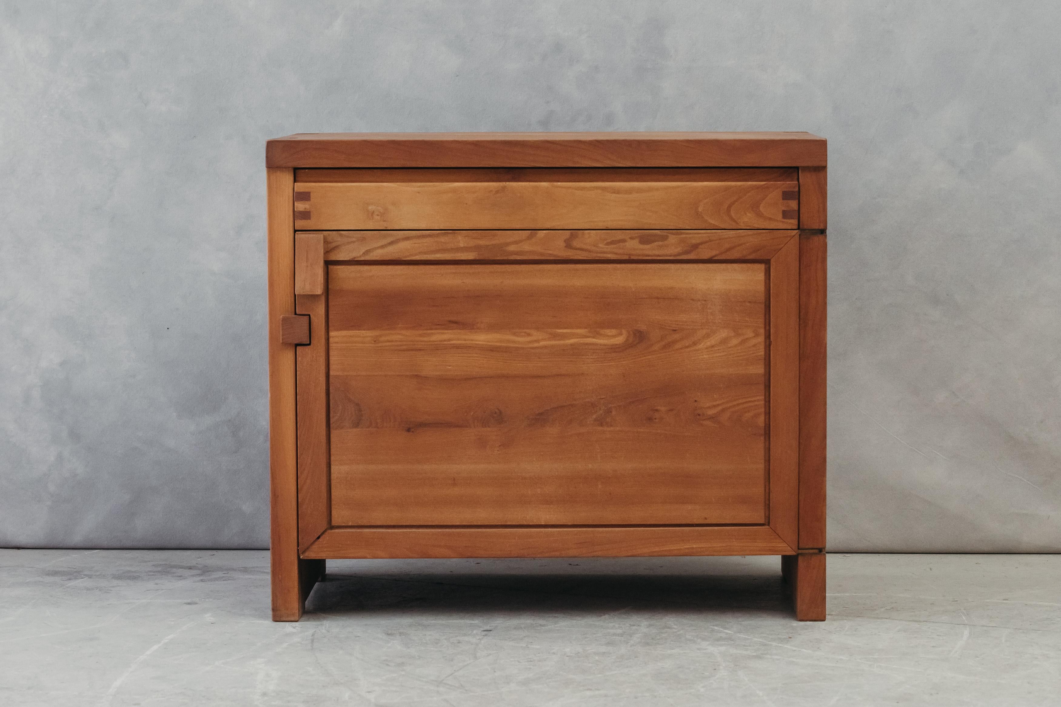 Vintage Pierre Chapo cabinet, Model R09, from France, circa 1965. Solid elm construction with very light wear and use.

We don't have the time to write an extensive description on each of our pieces. We prefer to speak directly with our clients. So,