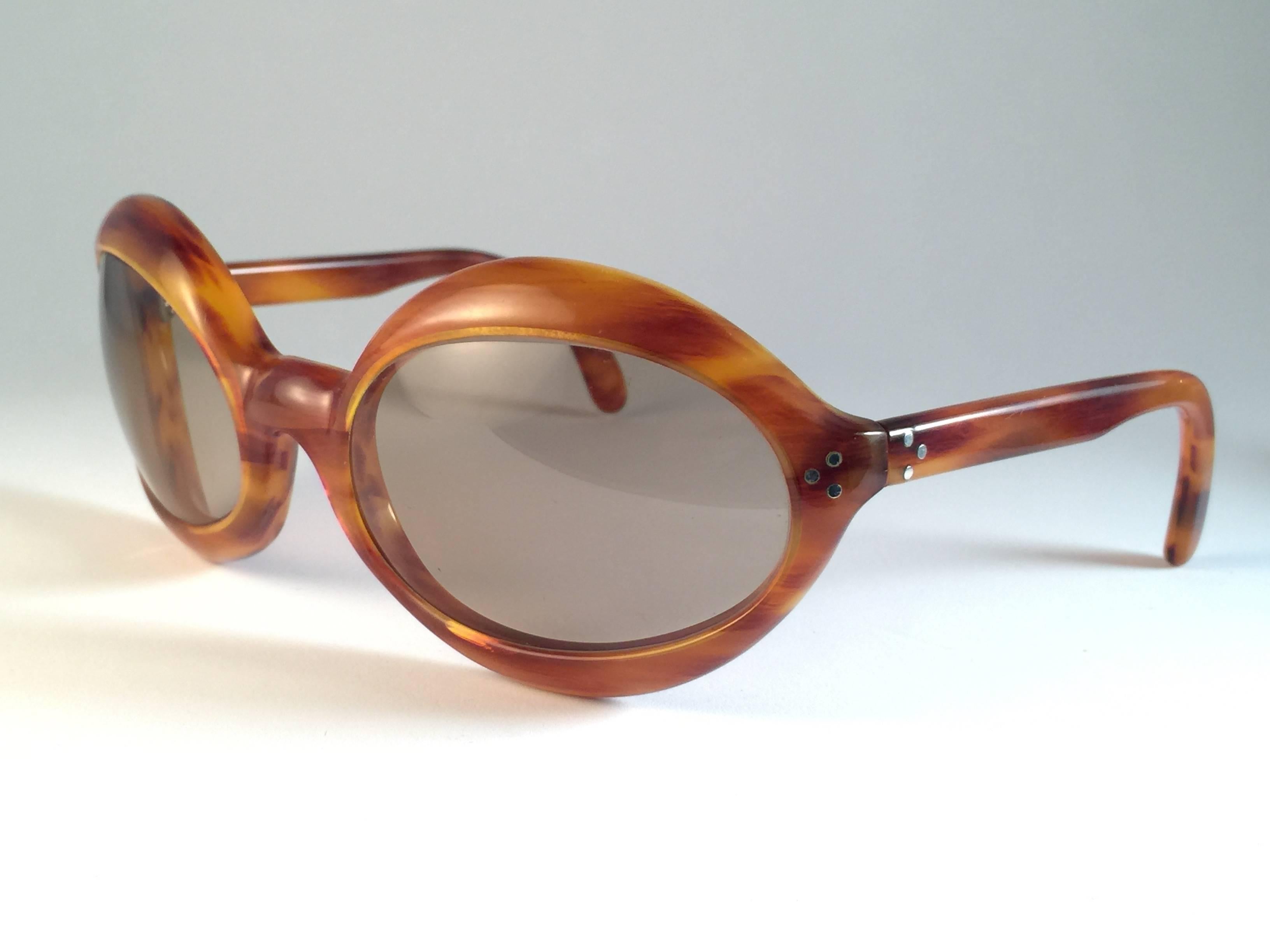 Vintage Pierre Marly Domino Tortoise Avantgarde 1960's Sunglasses In Excellent Condition For Sale In Baleares, Baleares