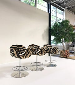 Vintage Pierre Paulin Tulip Bar Stools Restauré en Peau de Zèbre:: Set of Three