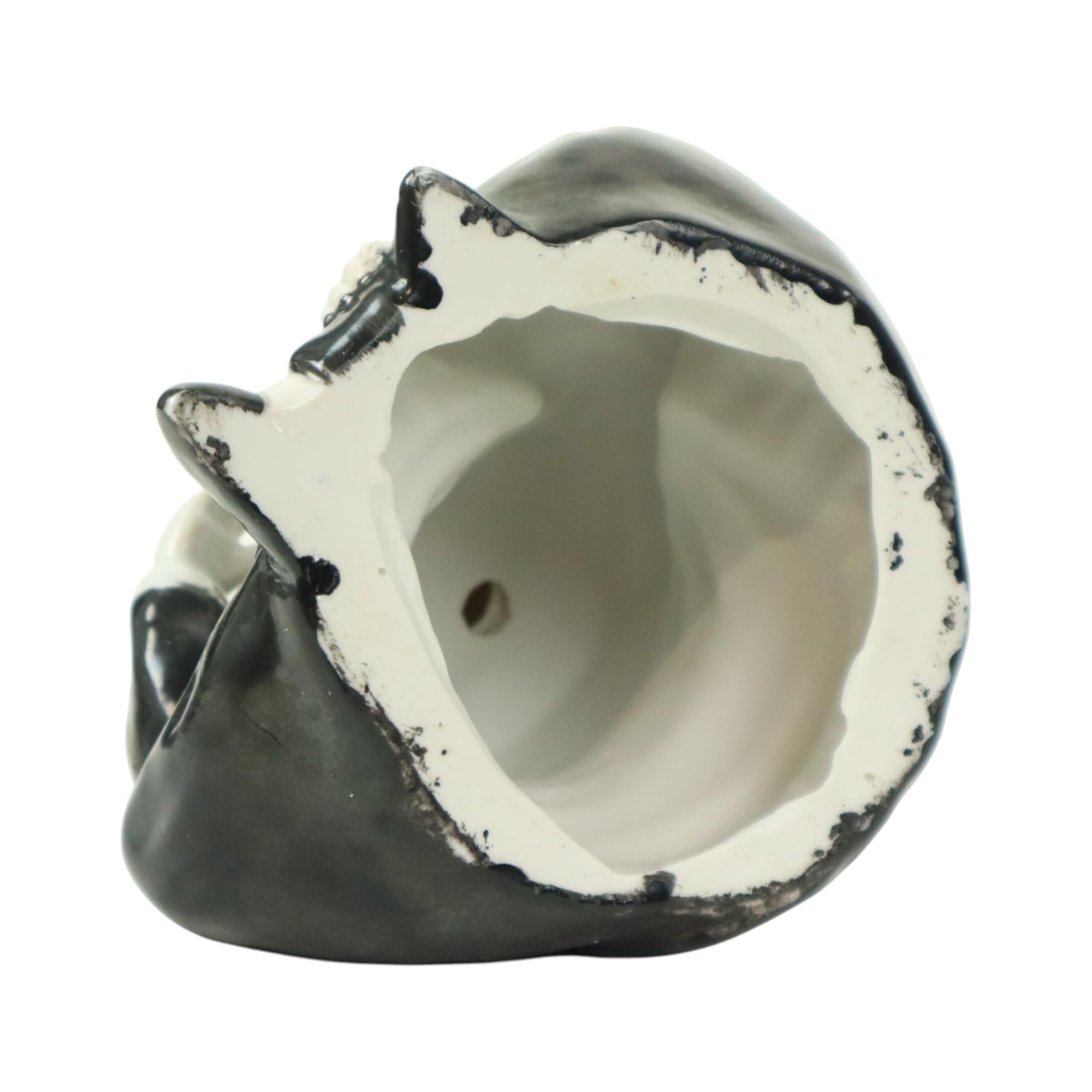 Figurina Pierrot d'epoca in porcellana, seduto, Arlecchino Giullare 14 cm in vendita 4