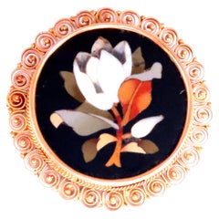 Spilla d'epoca in pietra dura con intarsio di fiori a mosaico 18kt 12404