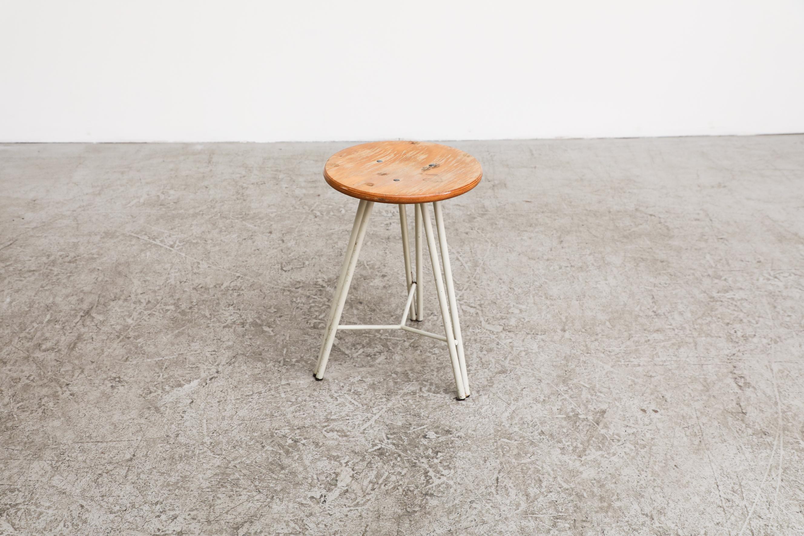 Vintage Pilastro Style Dutch Tripod Task Stool with White Legs and Wood Seat In Good Condition For Sale In Los Angeles, CA