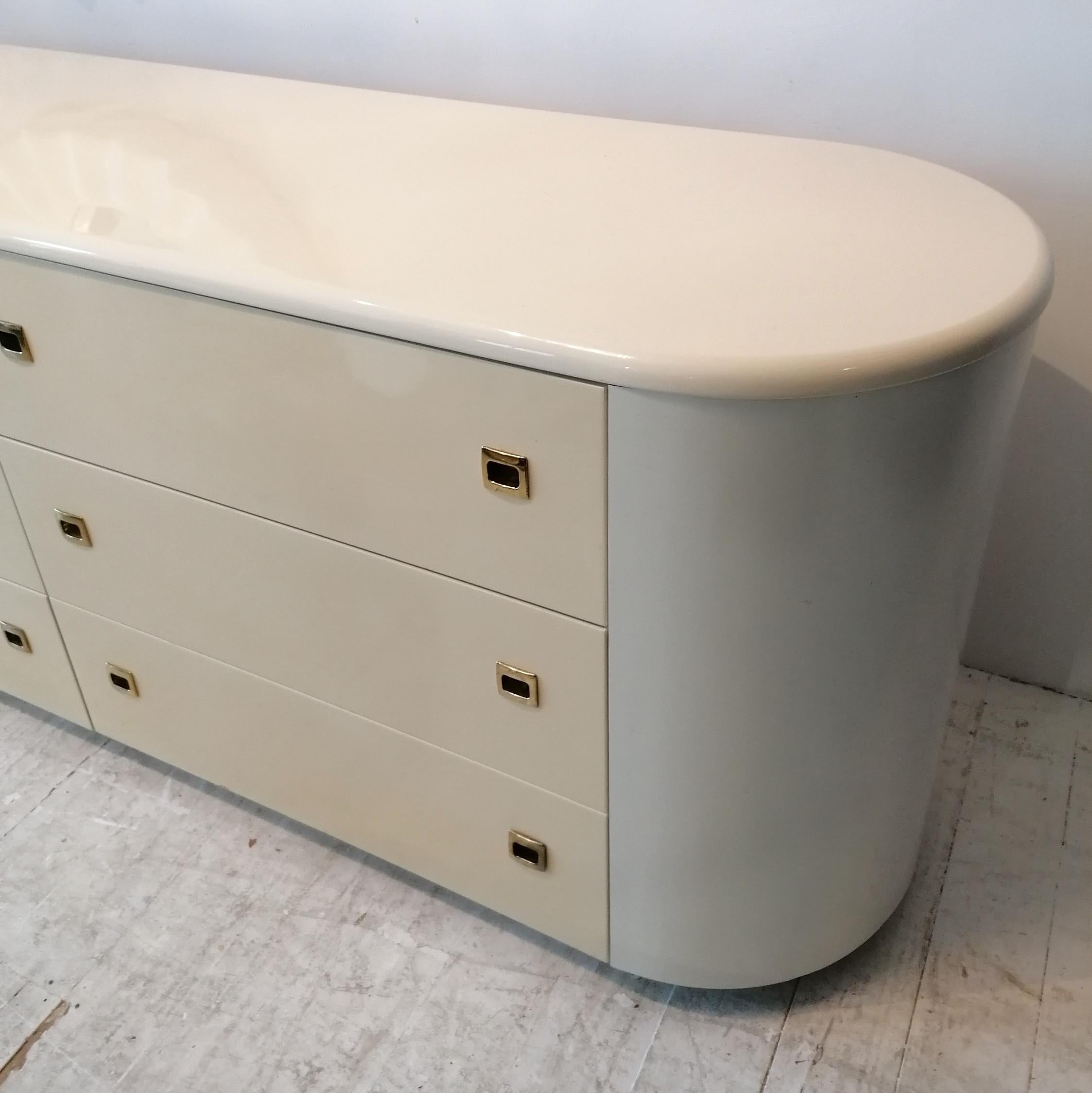 Vintage pill shaped cream lacquer sideboard / dresser w drawers, 1980s american For Sale 3