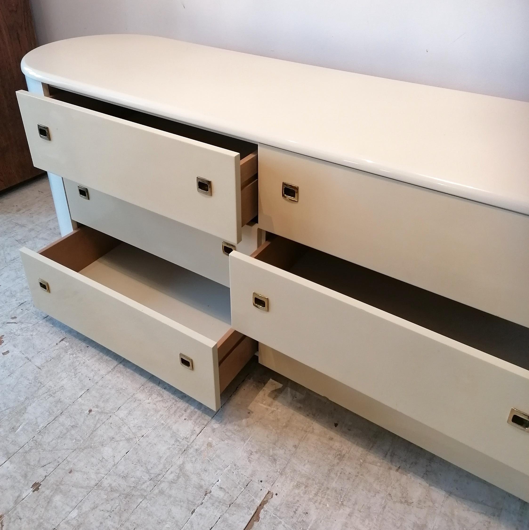 Vintage pill shaped cream lacquer sideboard / dresser w drawers, 1980s american For Sale 2