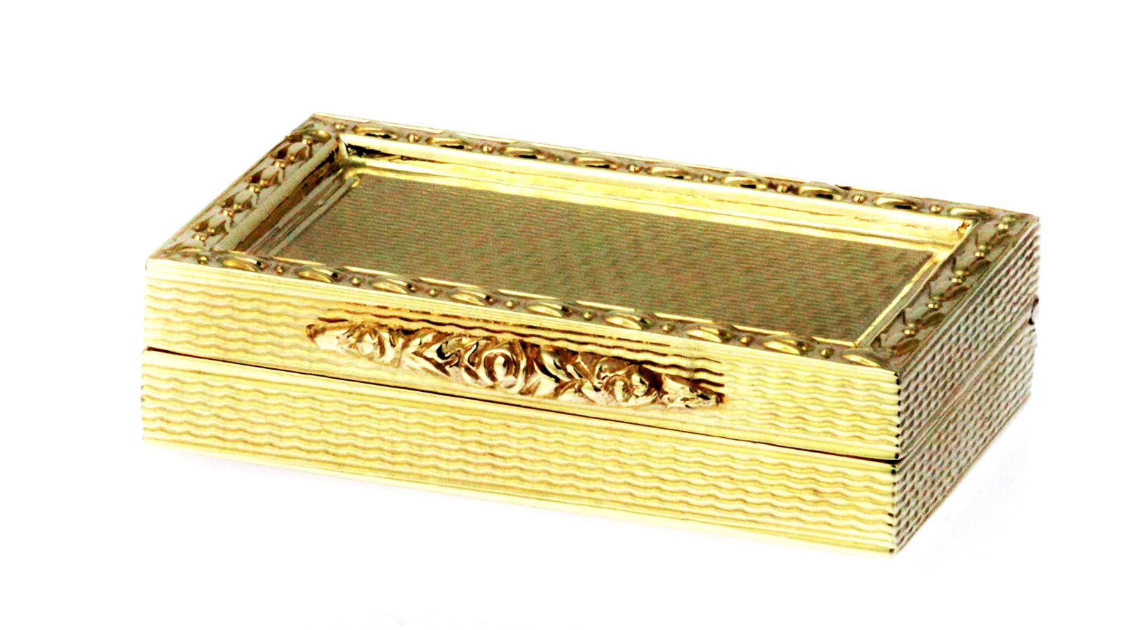 Edwardian Vintage Pill/Snuff Box in 9 Carat Yellow Gold, British Hallmarked 1965
