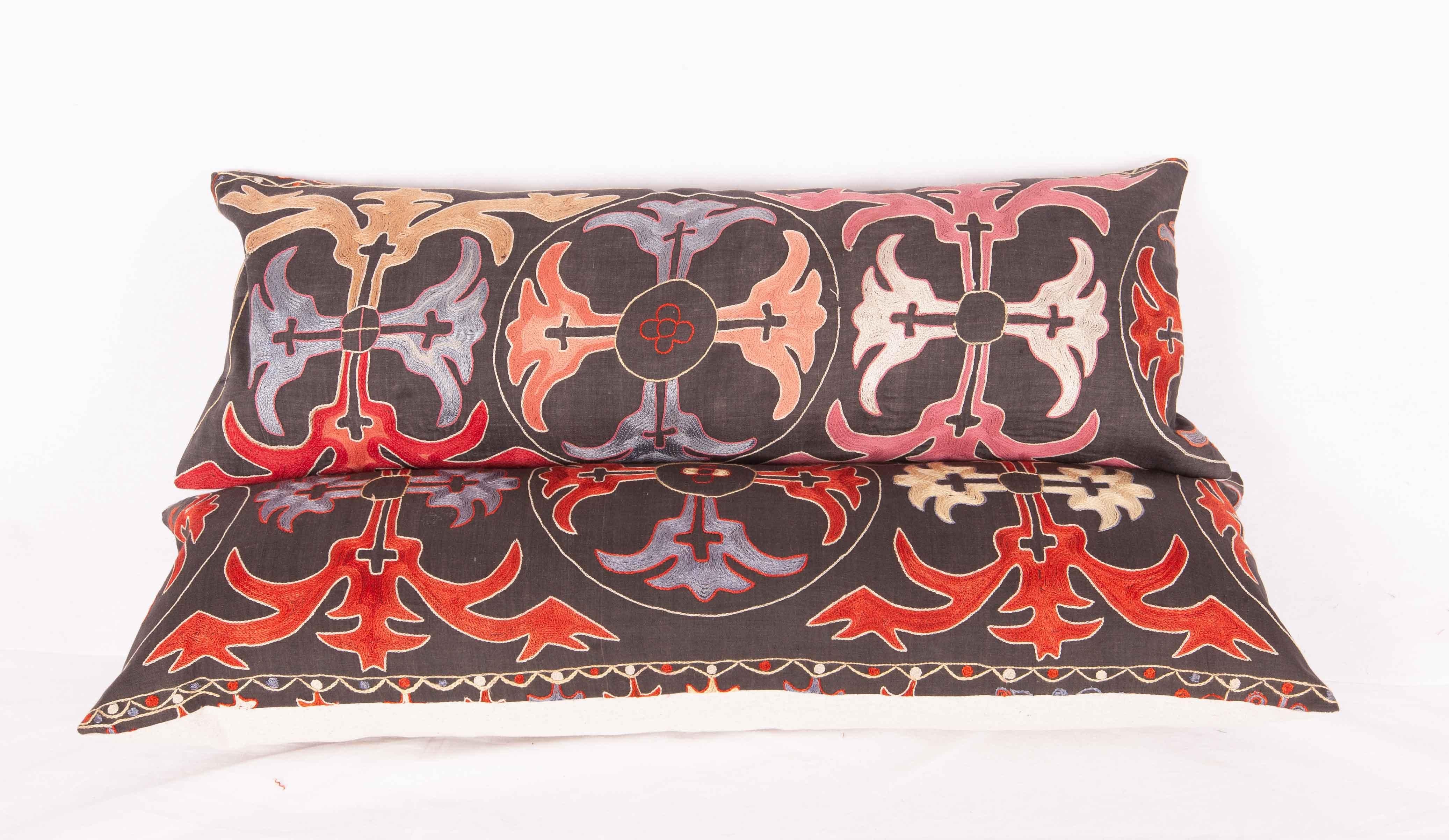 Brodé Vintage  Boîtes d'oreillers façonnés à partir d'une broderie de Kyrgyz ou de Kazak