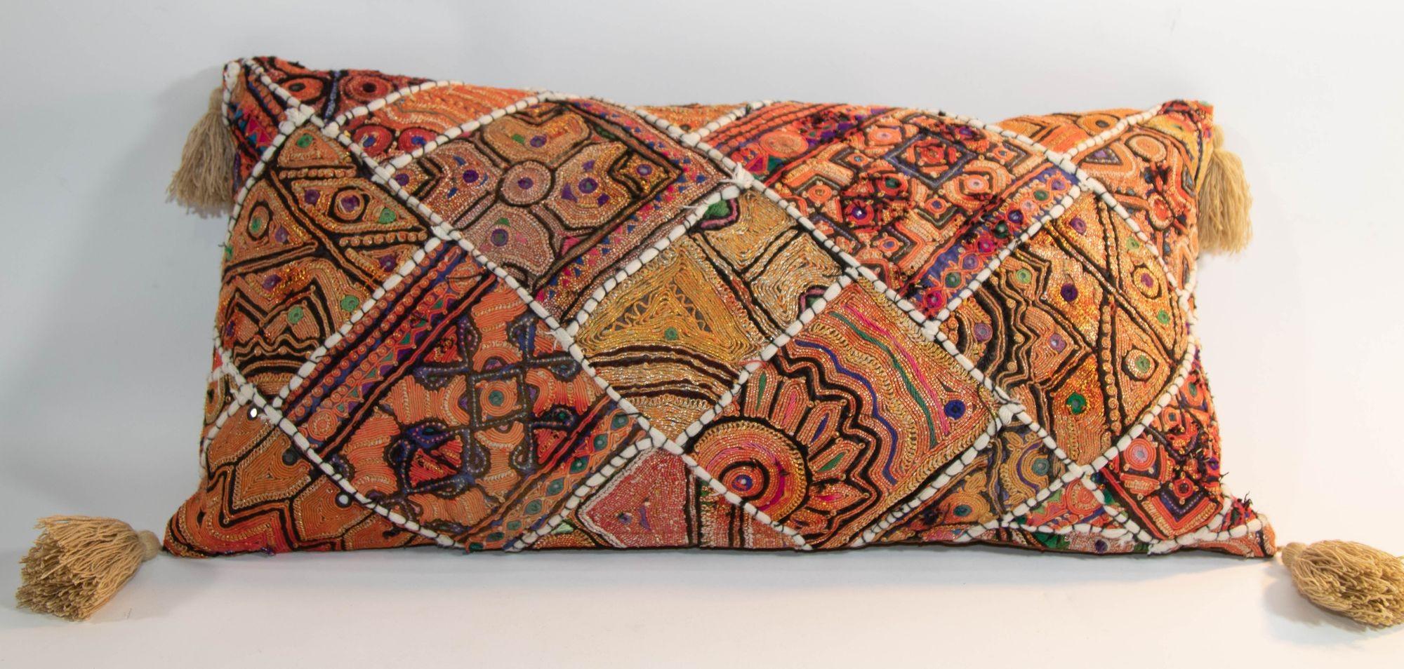 Vintage-Kissen aus buntem, besticktem Stoff-Patchwork Rajasthan Indien im Angebot 3