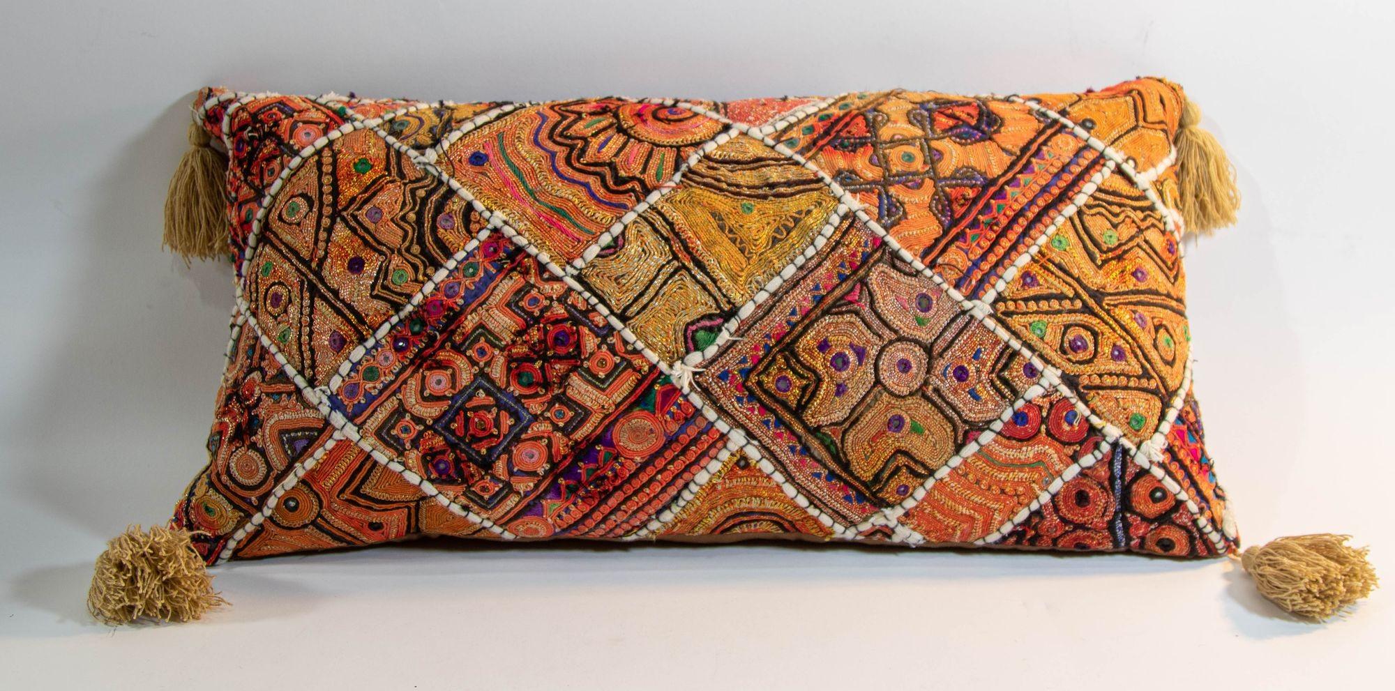 Vintage-Kissen aus buntem, besticktem Stoff-Patchwork Rajasthan Indien im Angebot 6