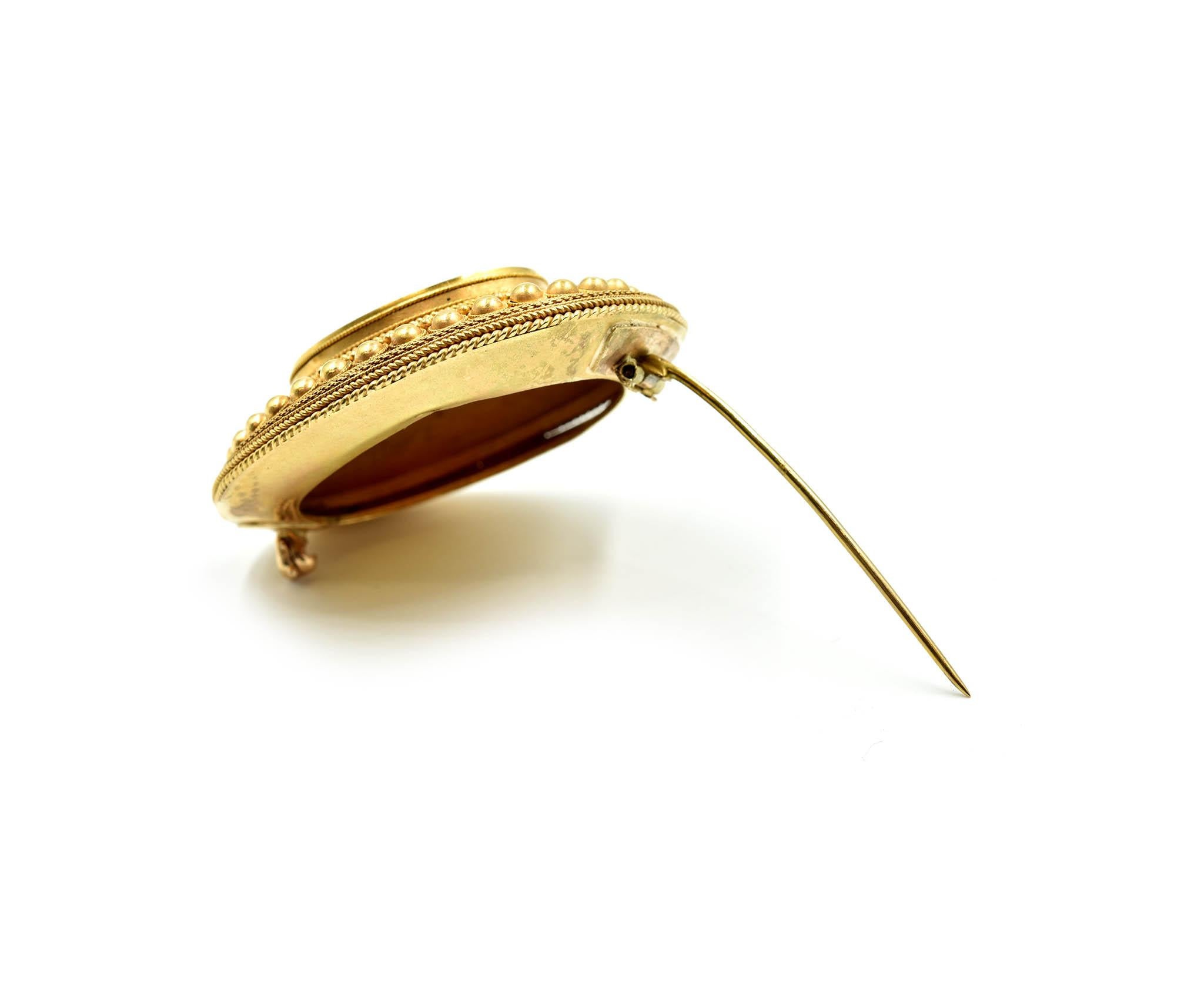 Vintage Pin with Pearl Center Stone 14 Karat Yellow Gold In Excellent Condition In Scottsdale, AZ