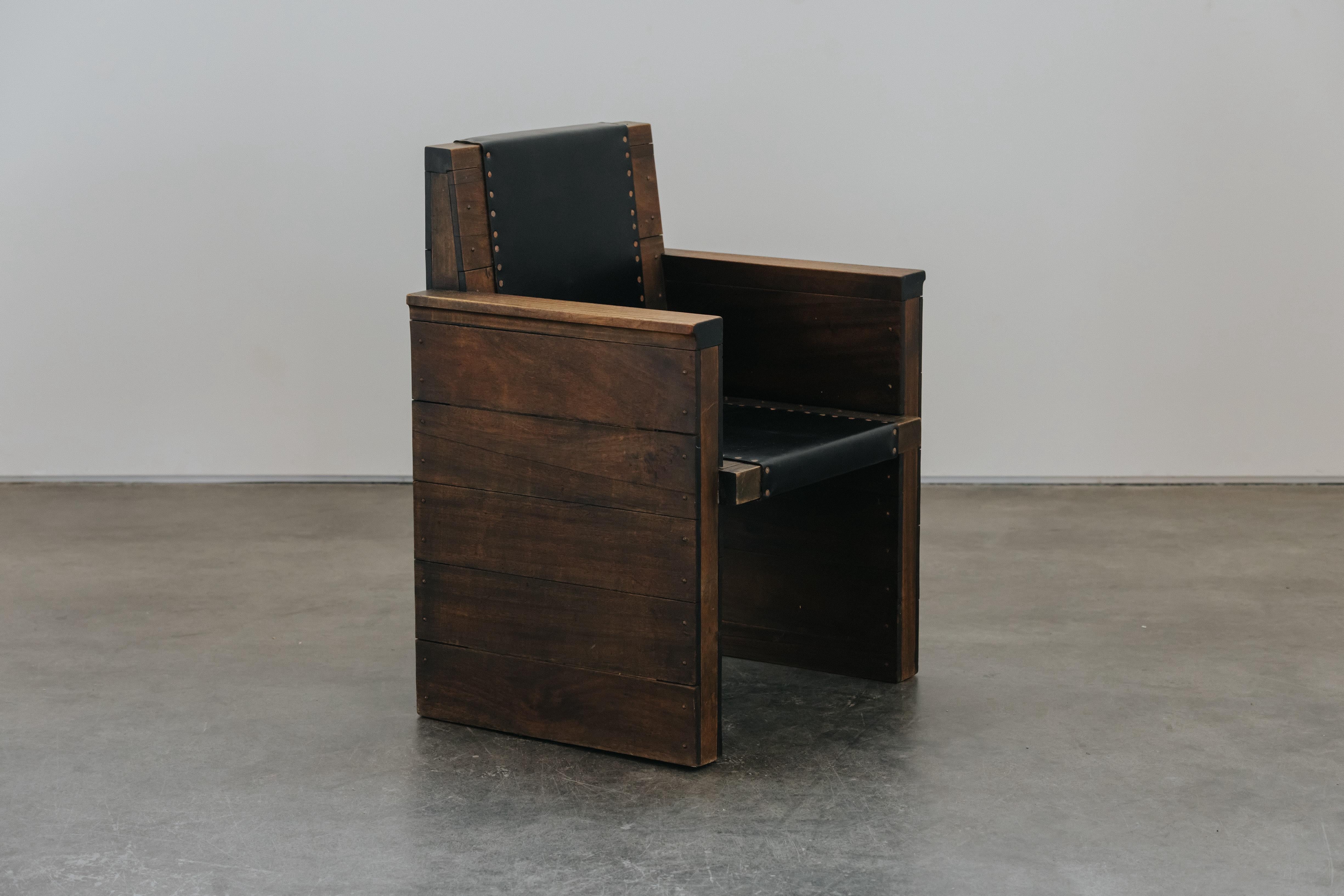 Européen Chaise d'appoint vintage en pin et cuir des Pays-Bas, vers 1950 en vente