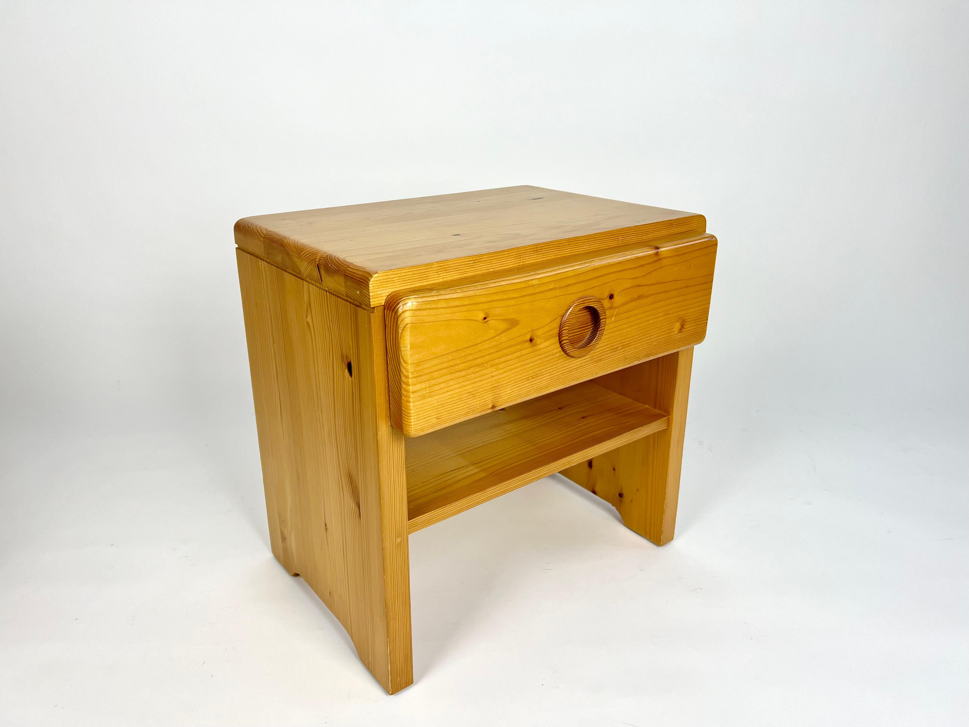 Charlotte Perriand pine bed side tables / night stand.

Sourced from an apartment clearance in the alpine resort of Arc 1600, France.

Very good vintage condition, great colour to the pine. No damage, minor signs of age and use as pictured, only