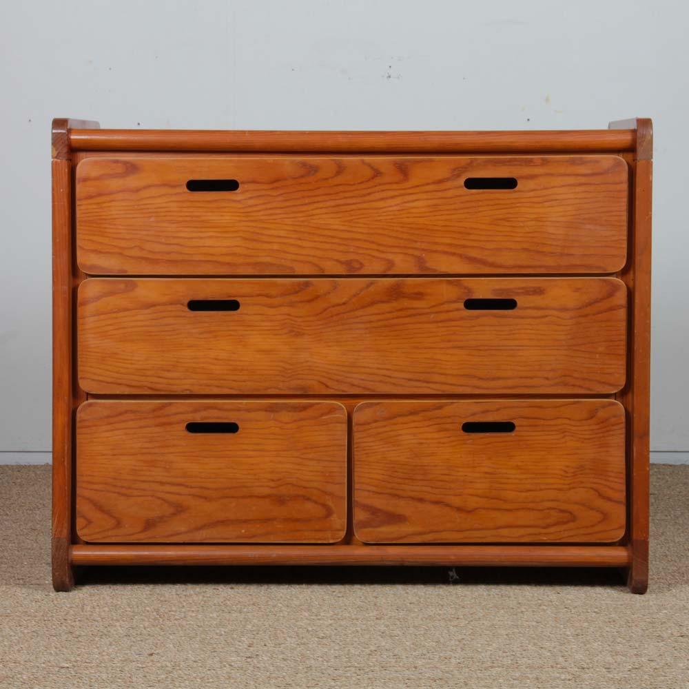 Solid pine chest of drawers dating from the 1980s. The chest features two large drawers at the top and two smaller drawers at the bottom. Rounded corners and visible joints highlight the careful craftsmanship typical of the period. Good original