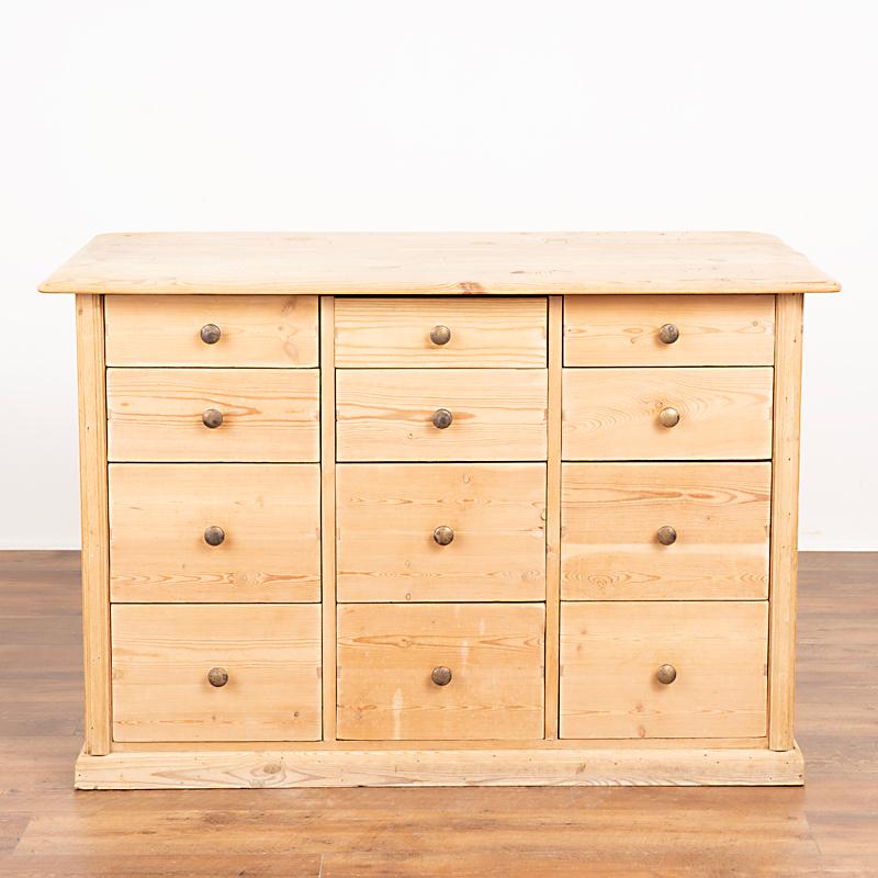 Vintage Pine Counter Apothecary Chest of 12 Drawers In Good Condition In Round Top, TX