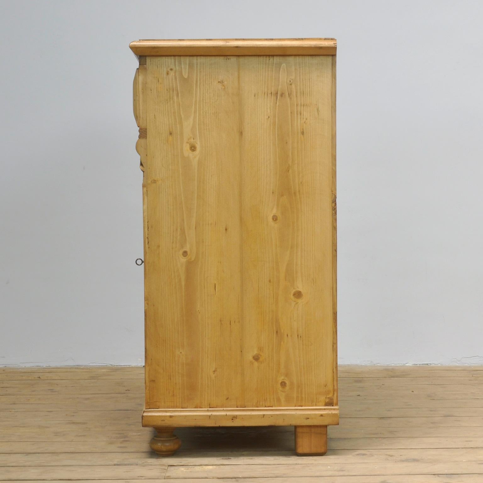 Vintage Pine Dresser, 1920s In Good Condition In Amsterdam, Noord Holland