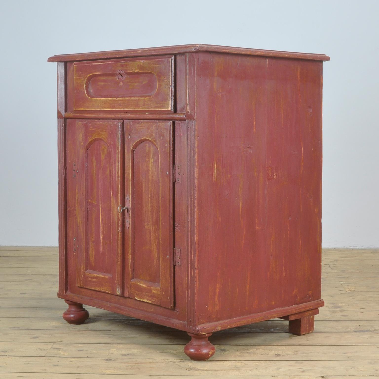 Nice pine cabinet from the 1930s with on the inside one shelf. Original paint.