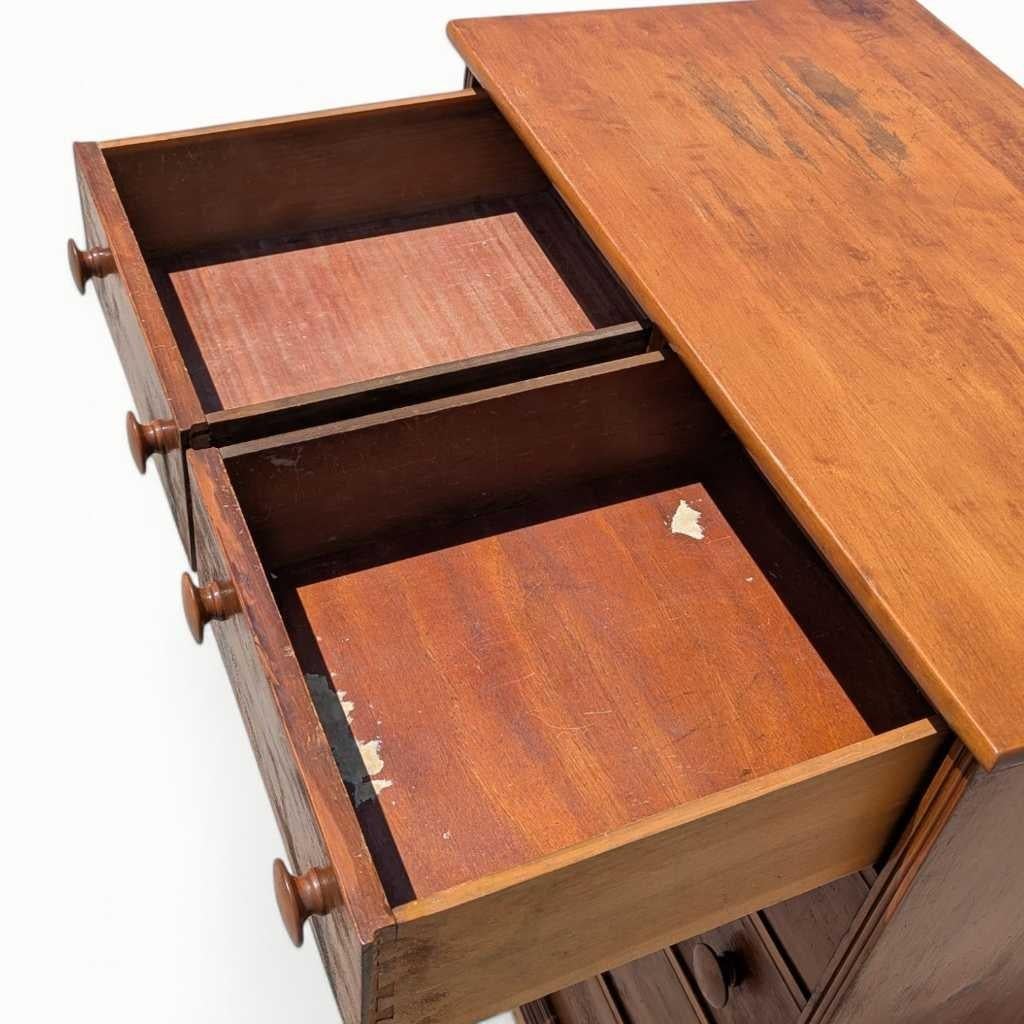 Pin Commode en pin vintage à 6 tiroirs avec base en support, vers les années 1970, États-Unis en vente