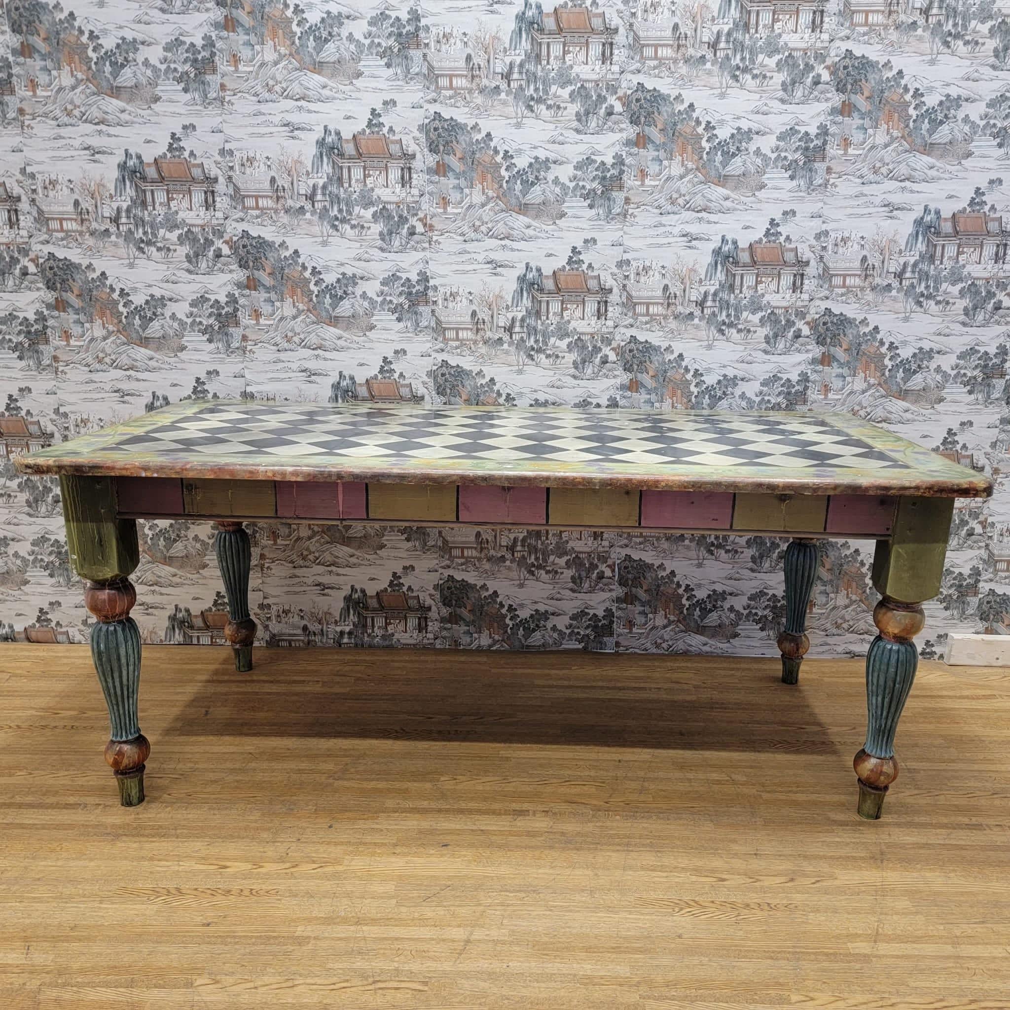 Mesa de comedor de pino pintada a mano con cuadros rústicos vintage

Esta mesa de comedor vintage de pino pintada a mano se fabricó artesanalmente en Carolina del Norte (EE.UU.). El tablero de la mesa está pintado con un centro de cuadros y un borde