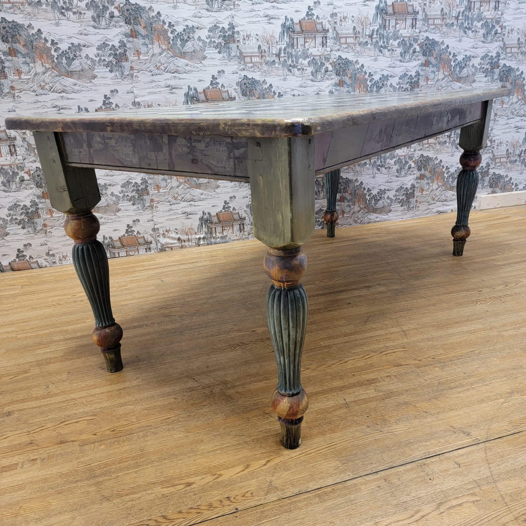 Mesa de comedor de pino pintada a mano con cuadros rústicos vintage Rústico en venta