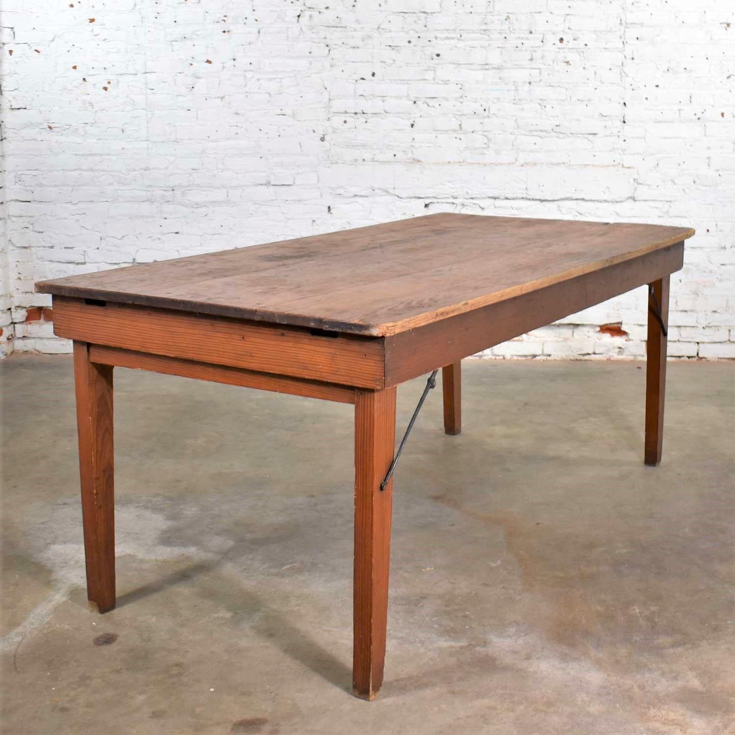 Vintage Pine Industrial Rustic Worktable or Farmhouse Table with Folding Legs In Good Condition In Topeka, KS