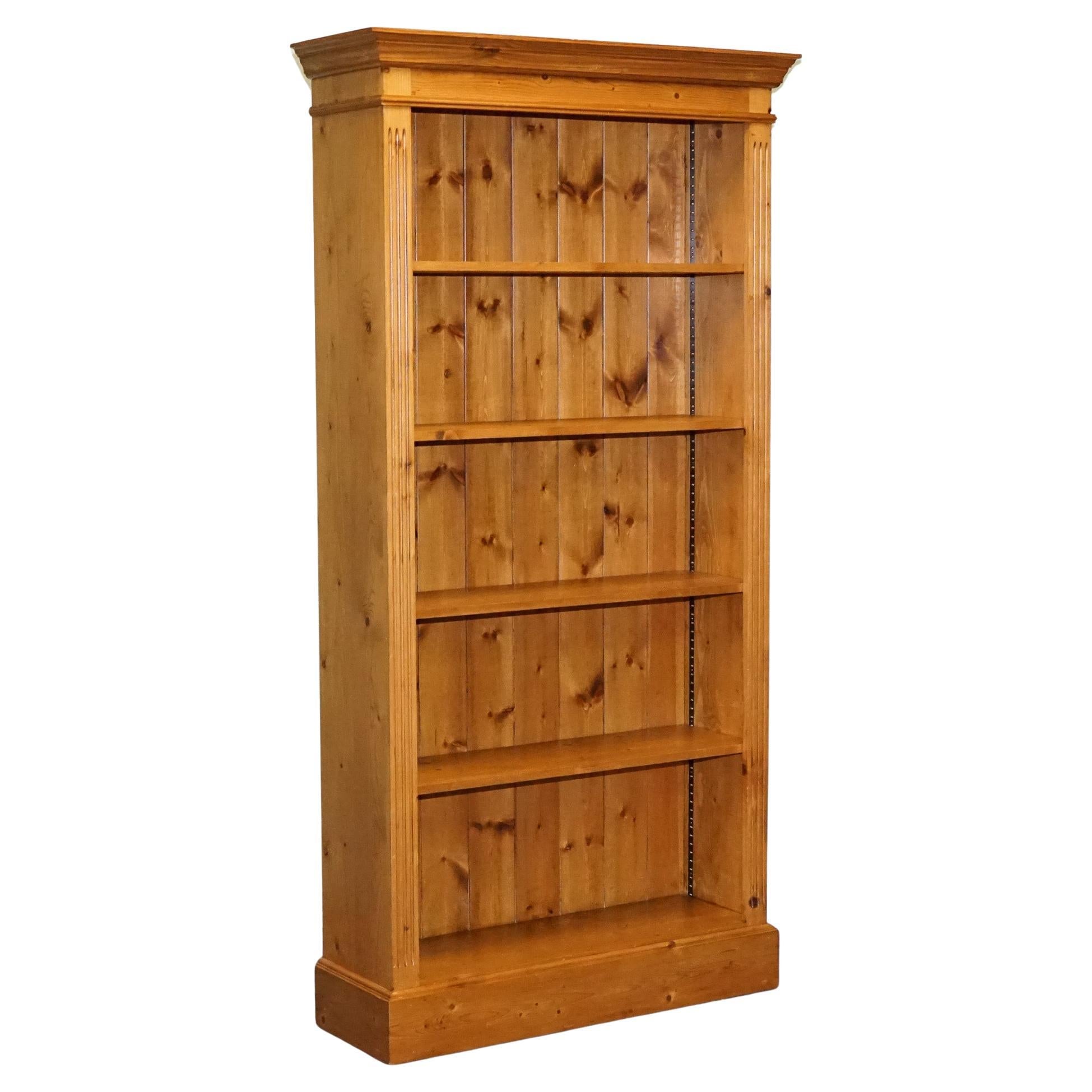 VINTAGE PINE OPEN BOOKCASE DISPLAY CABINET WiTH 5 SHELVES For Sale