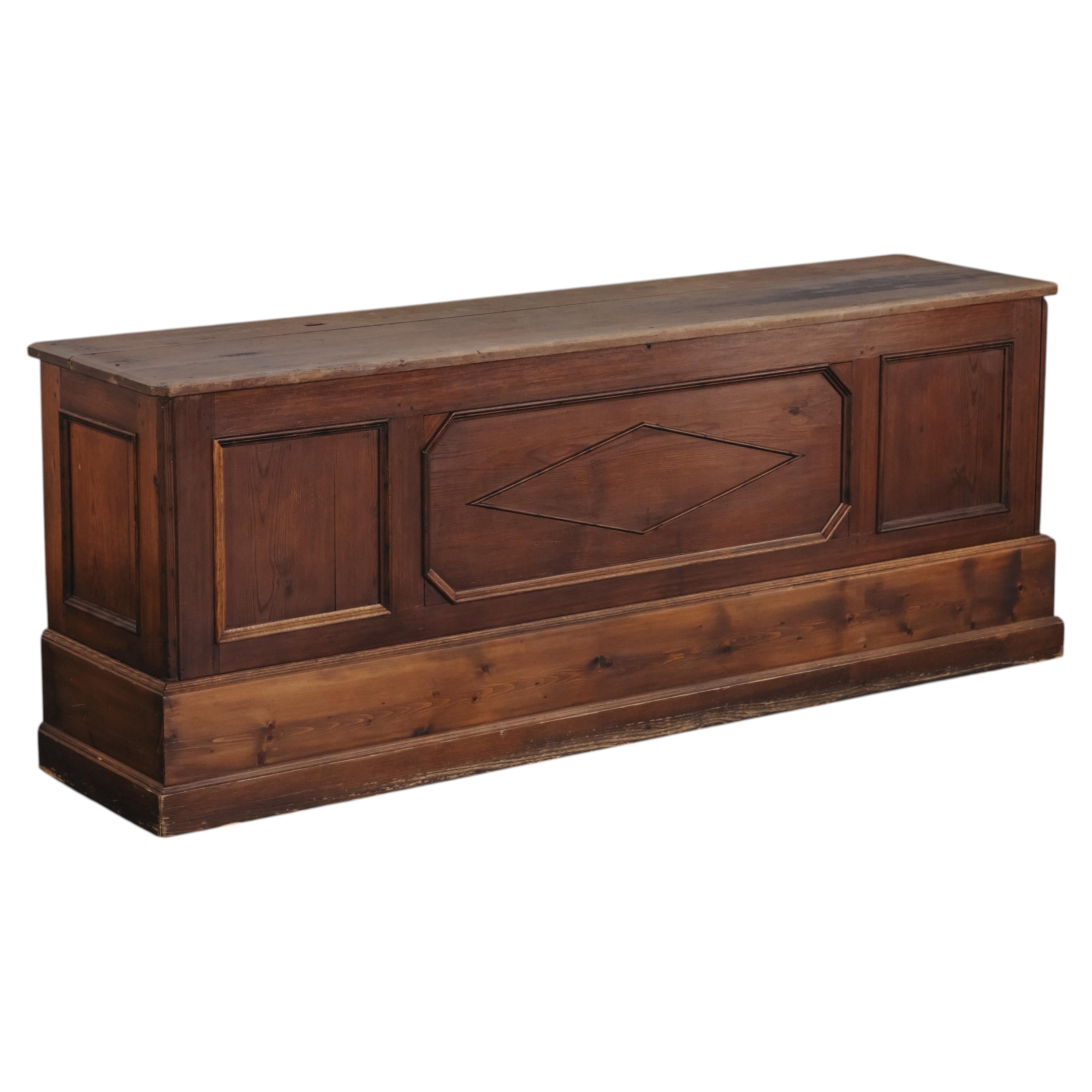 Mostrador de tienda vintage de pino procedente de Italia, circa 1920