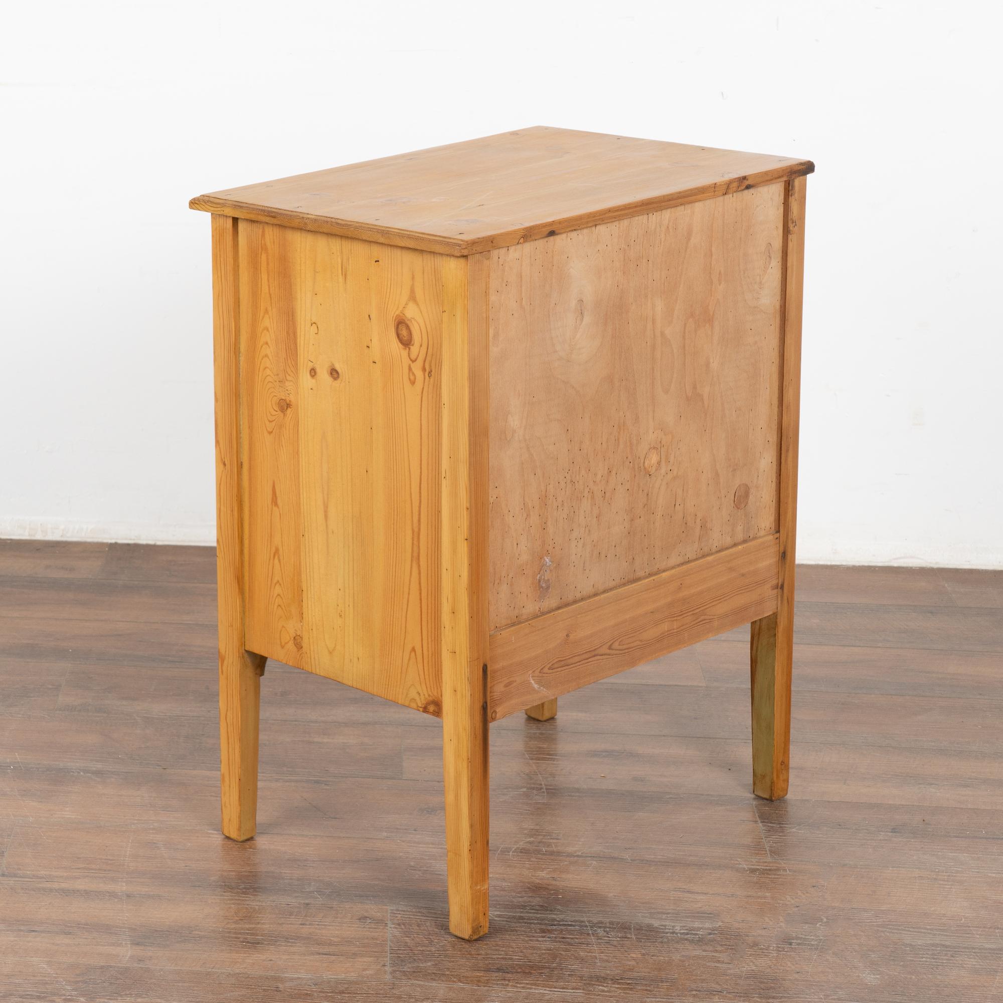 Vintage Pine Small Chest of Drawers Nightstand, Denmark circa 1940 For Sale 4