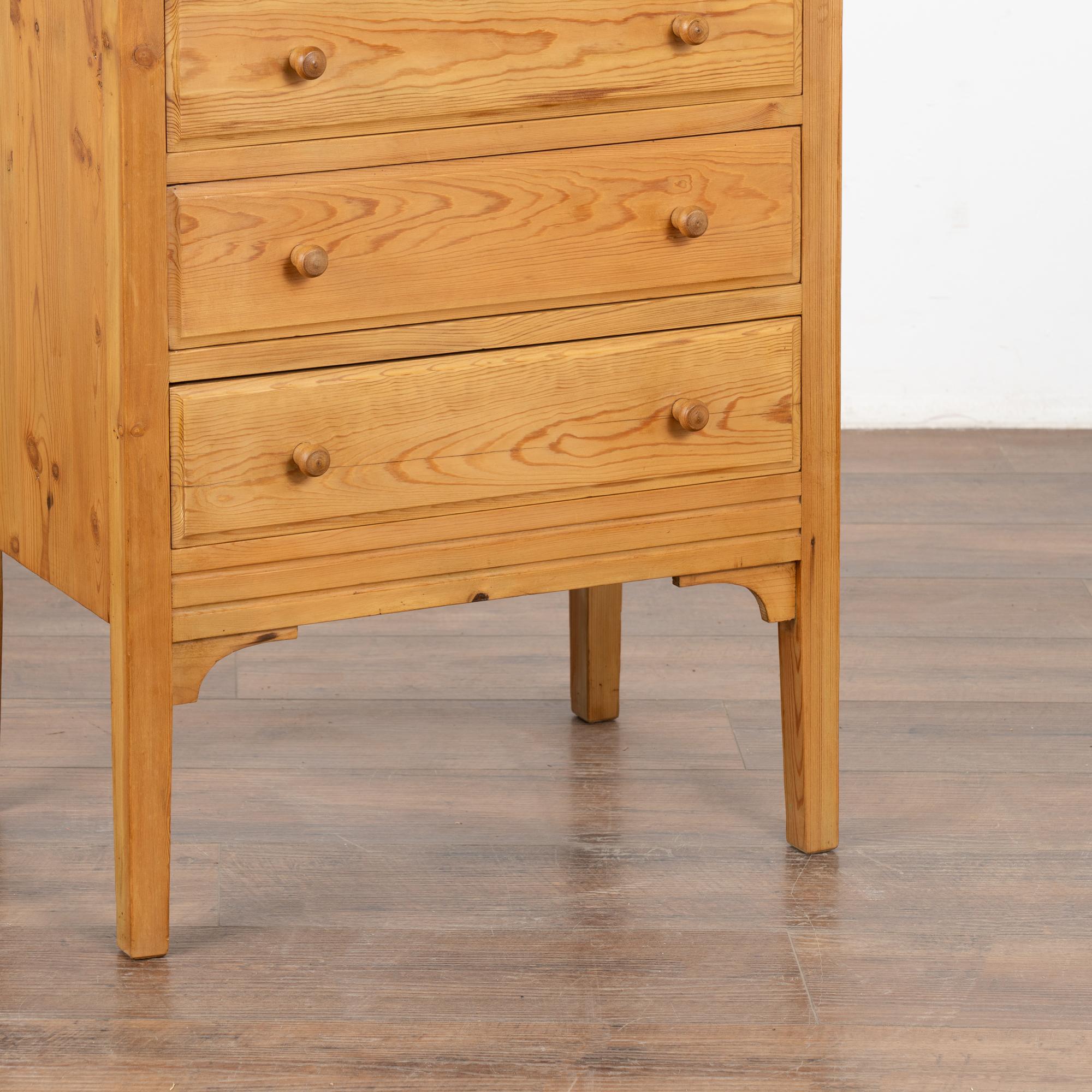 Vintage Pine Small Chest of Drawers Nightstand, Denmark circa 1940 For Sale 2