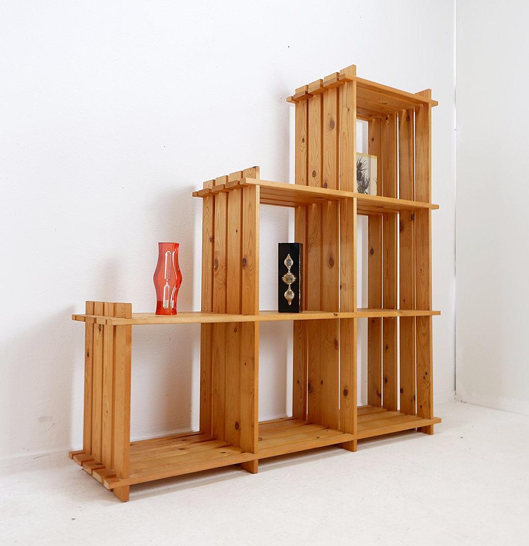 Estantería librería vintage de pino - estilo Maison Regain Moderno de mediados de siglo en venta