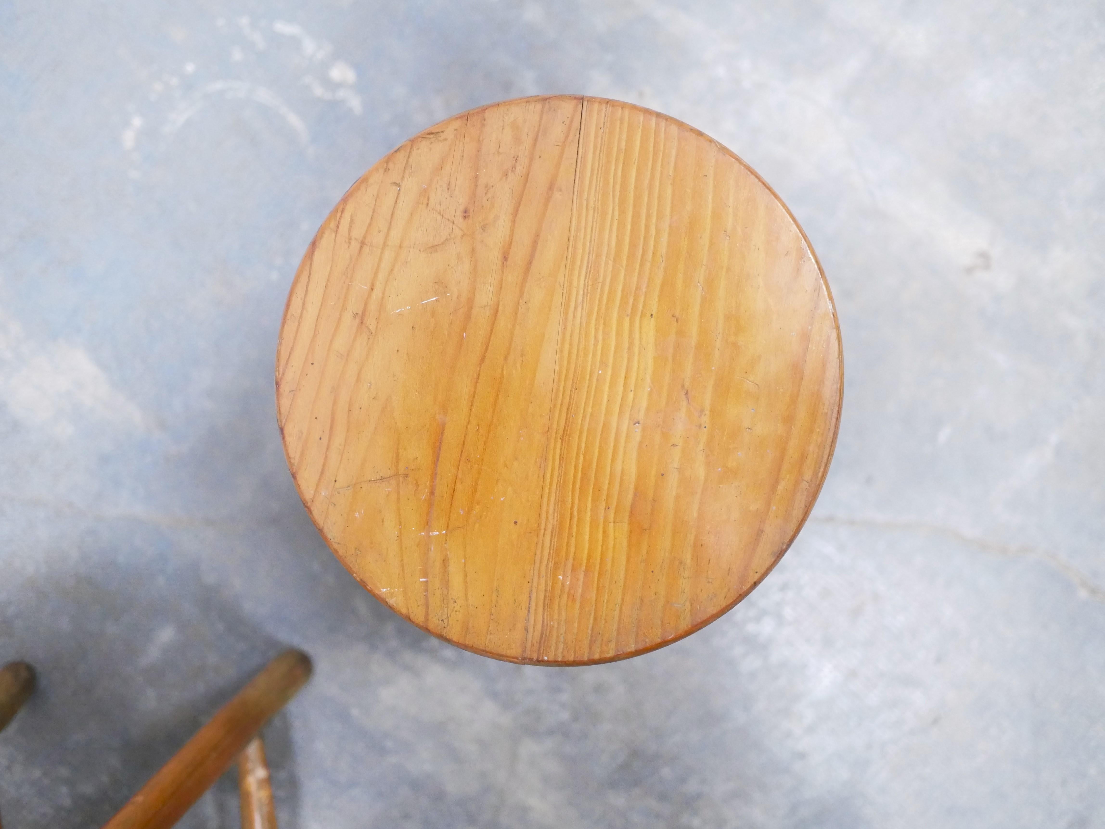 Vintage Pine Stool In Good Condition For Sale In AIGNAN, FR
