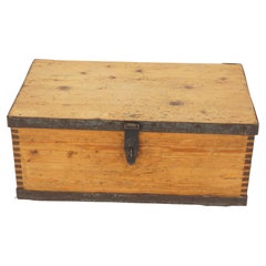 Vintage Pine Toy Box:: Couchtisch:: Schwalbenschwanz:: Schottland 1930:: B2904