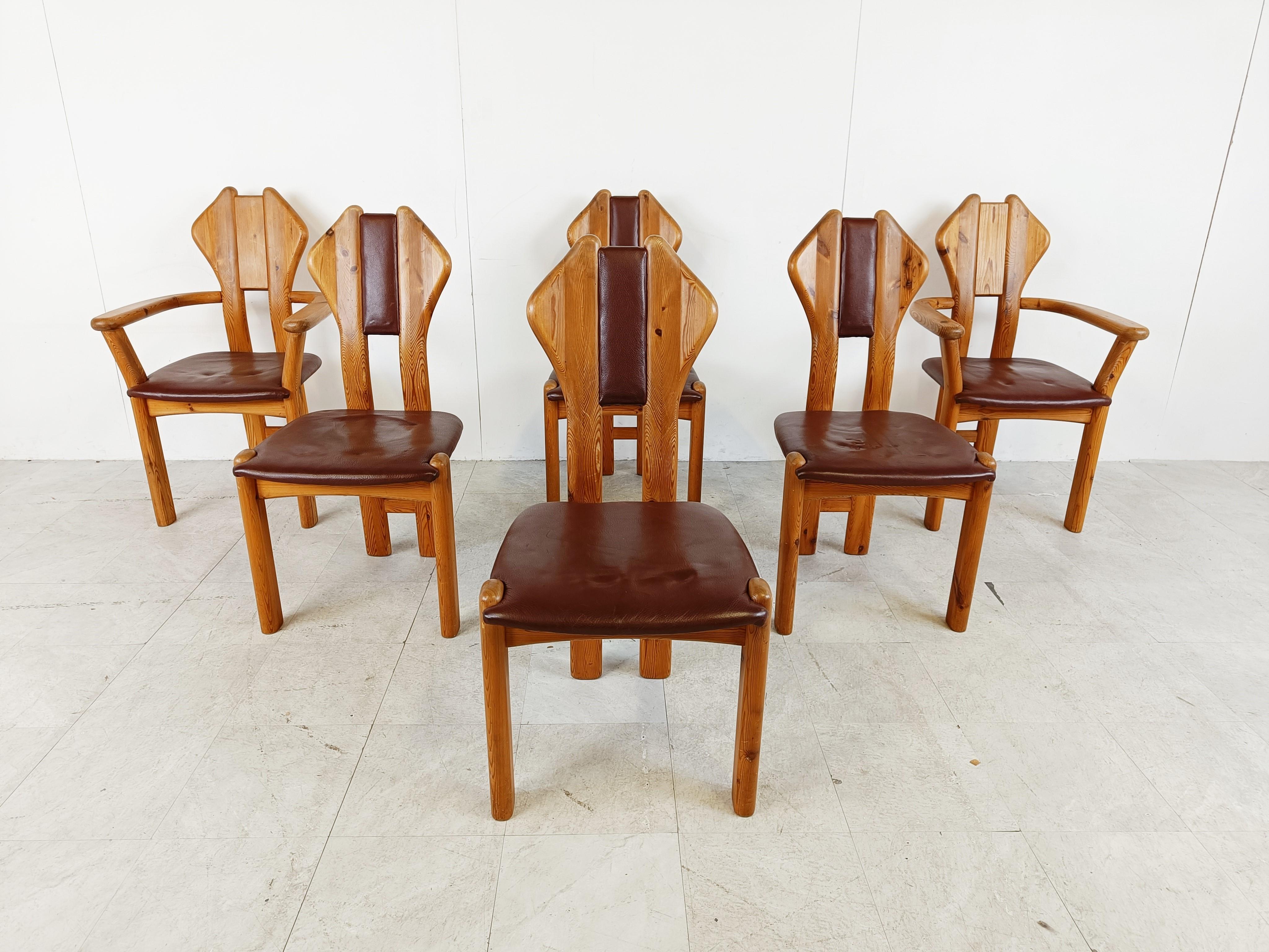 Vintage pine wood dining chairs with brown leather insert on the backrest and brown leather seat.

Nice and solid chairs.

Timeless and can be combined in lots of interiors.

Good condition

1970s - Denmark 

Dimensions:
Height: