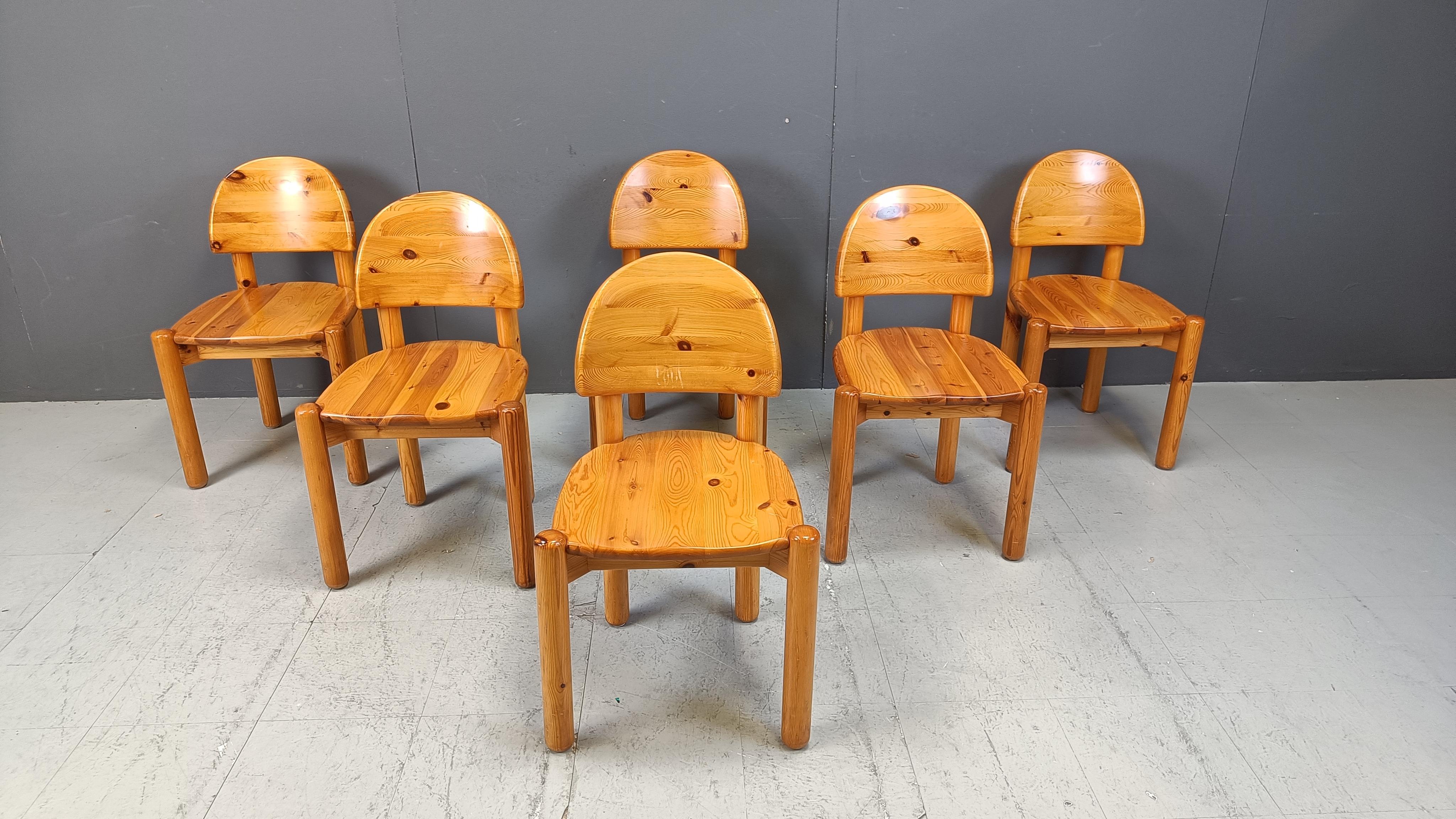 Vintage pine wood dining chairs in the style of Rainer Daumiller.

Nice and solid chairs.

Timeless and can be combined in lots of interiors.

Good condition

1980s - Denmark 

Dimensions:
Height: 82cm
Width: 48cm
Depth: 48cm
Seat height: