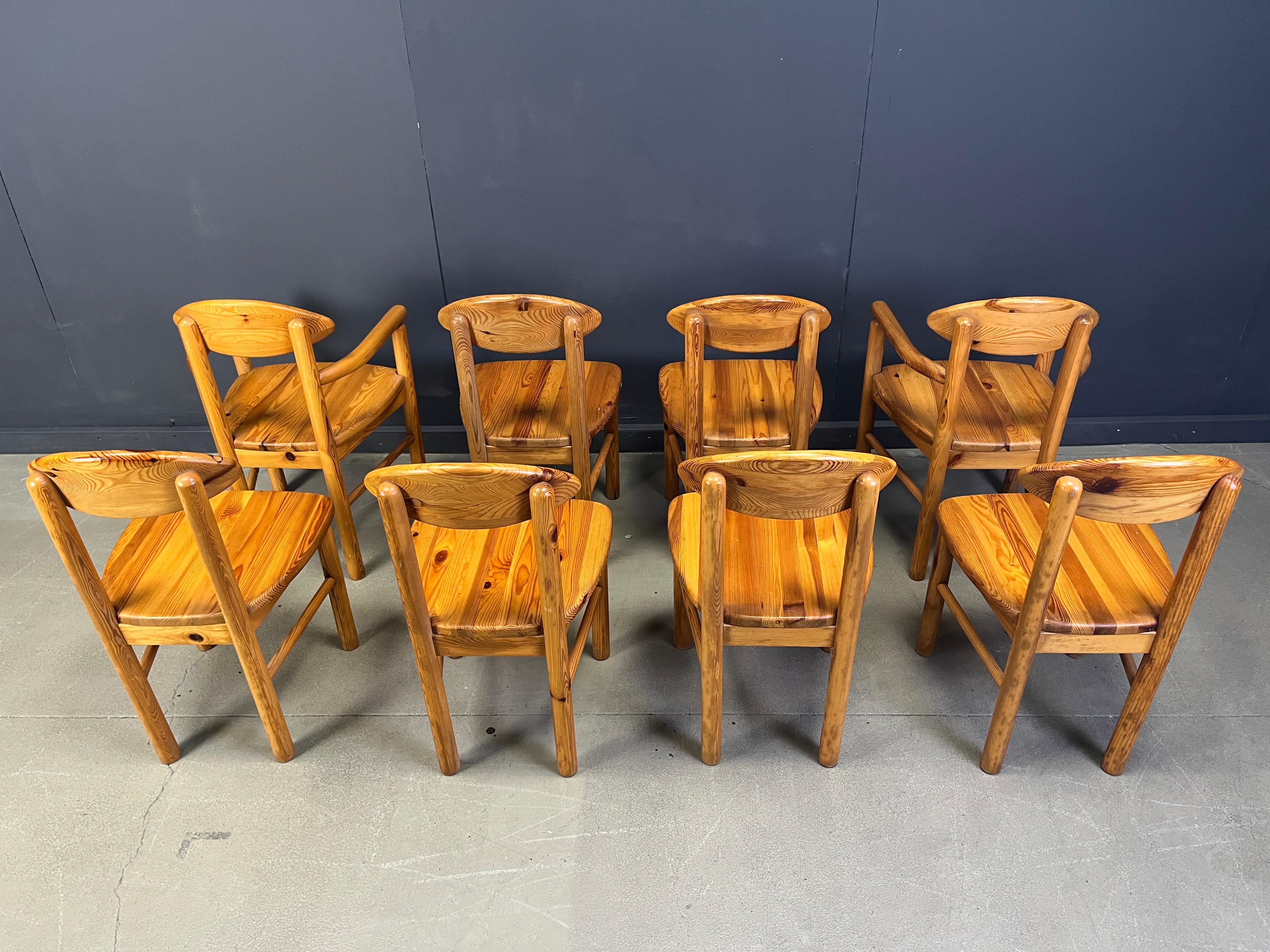 Vintage pine wood dining chairs in the style of Rainer Daumiller.

Nice and solid chairs.

Timeless and can be combined in lots of interiors.

Good condition

2 chairs come with amrests

1980s - Denmark 

Dimensions:
Height: 85cm (armrests height: