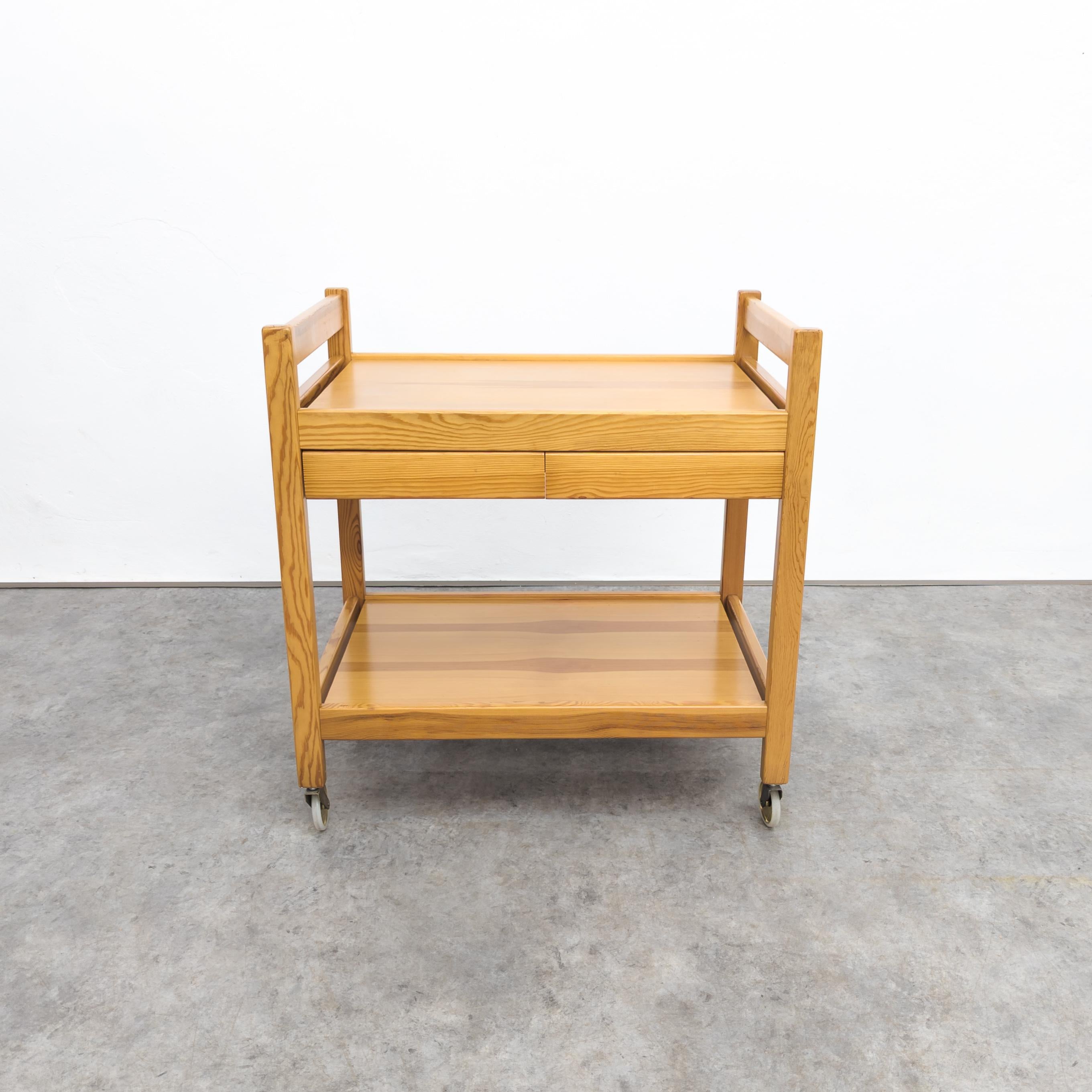 Vintage pine wood serving cart by Erik Wørts, 1970s In Good Condition For Sale In PRAHA 5, CZ