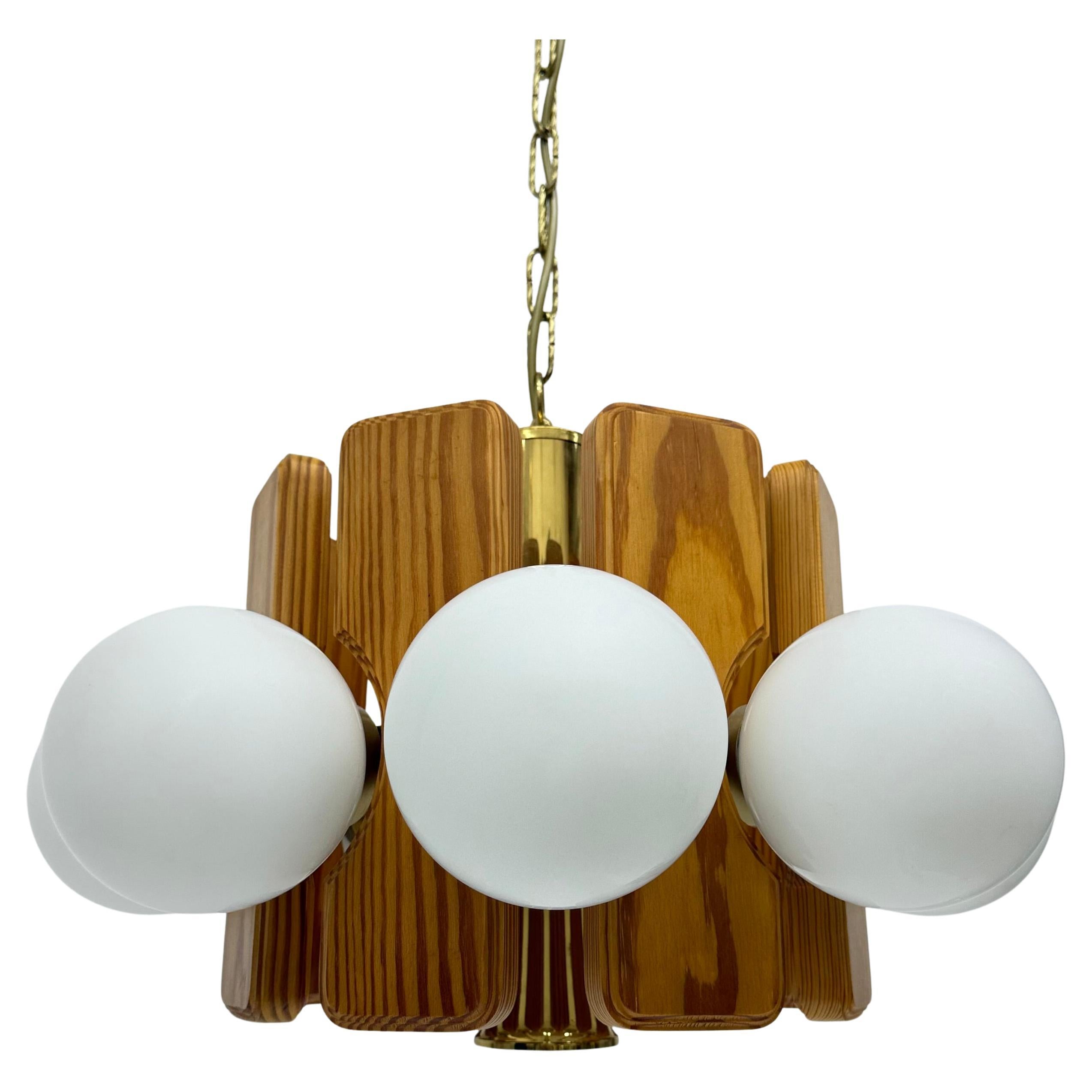 Lampadario vintage in legno di pino con globi di vetro , anni '70 in vendita