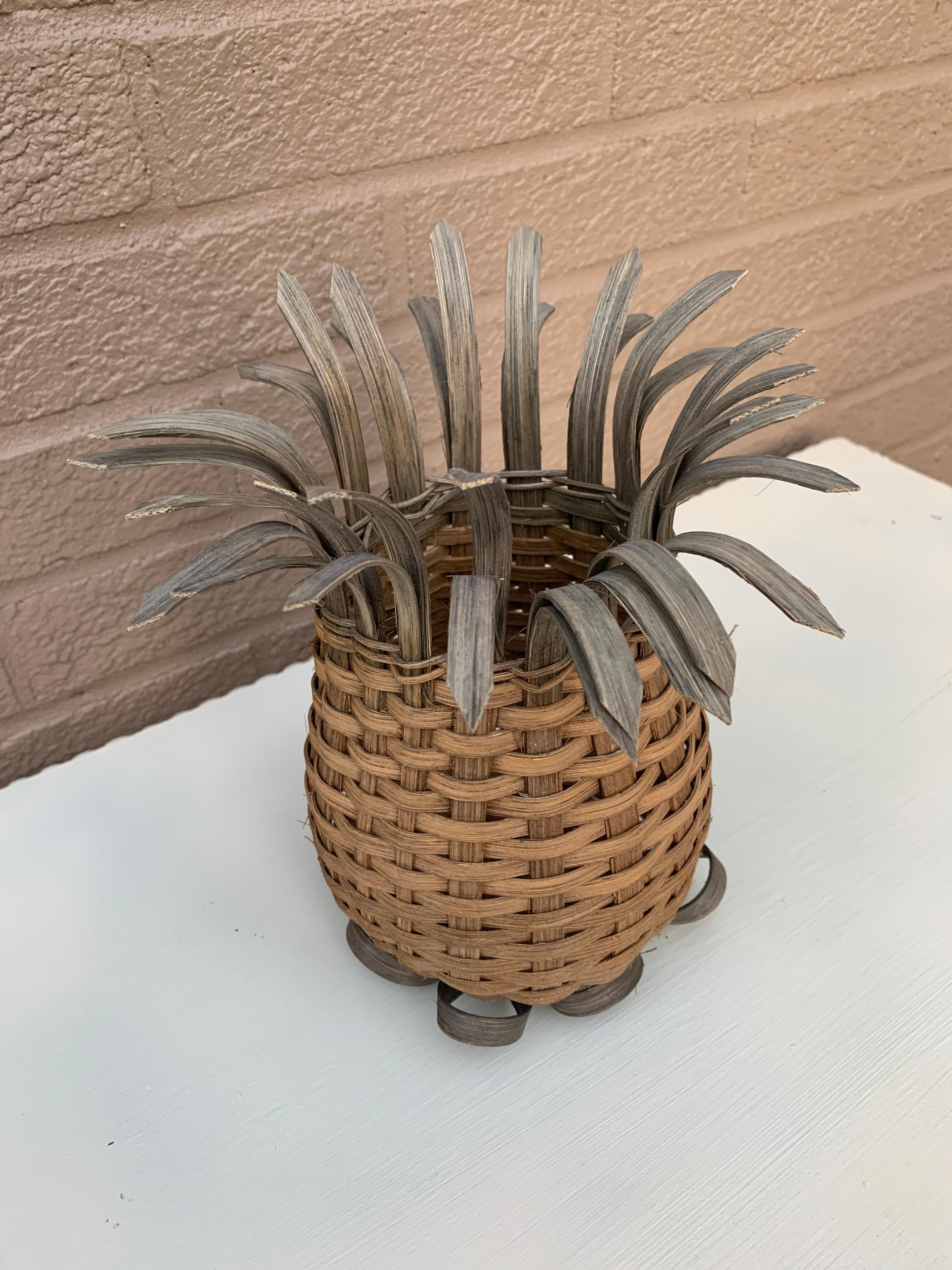 Vintage Pineapple Woven Wicker Vase Basket In Good Condition For Sale In Elkhart, IN