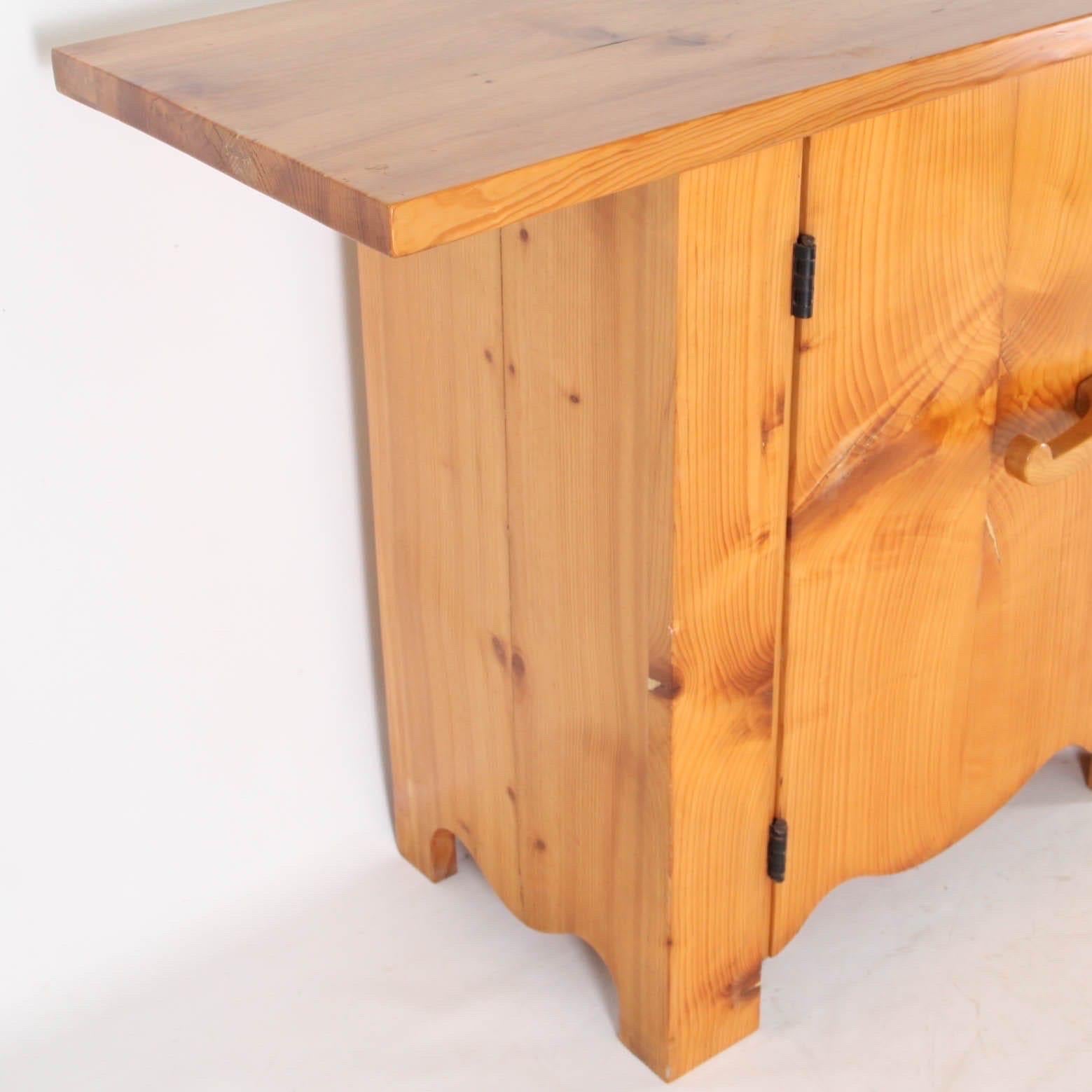 Vintage pinewood sideboard  For Sale 6