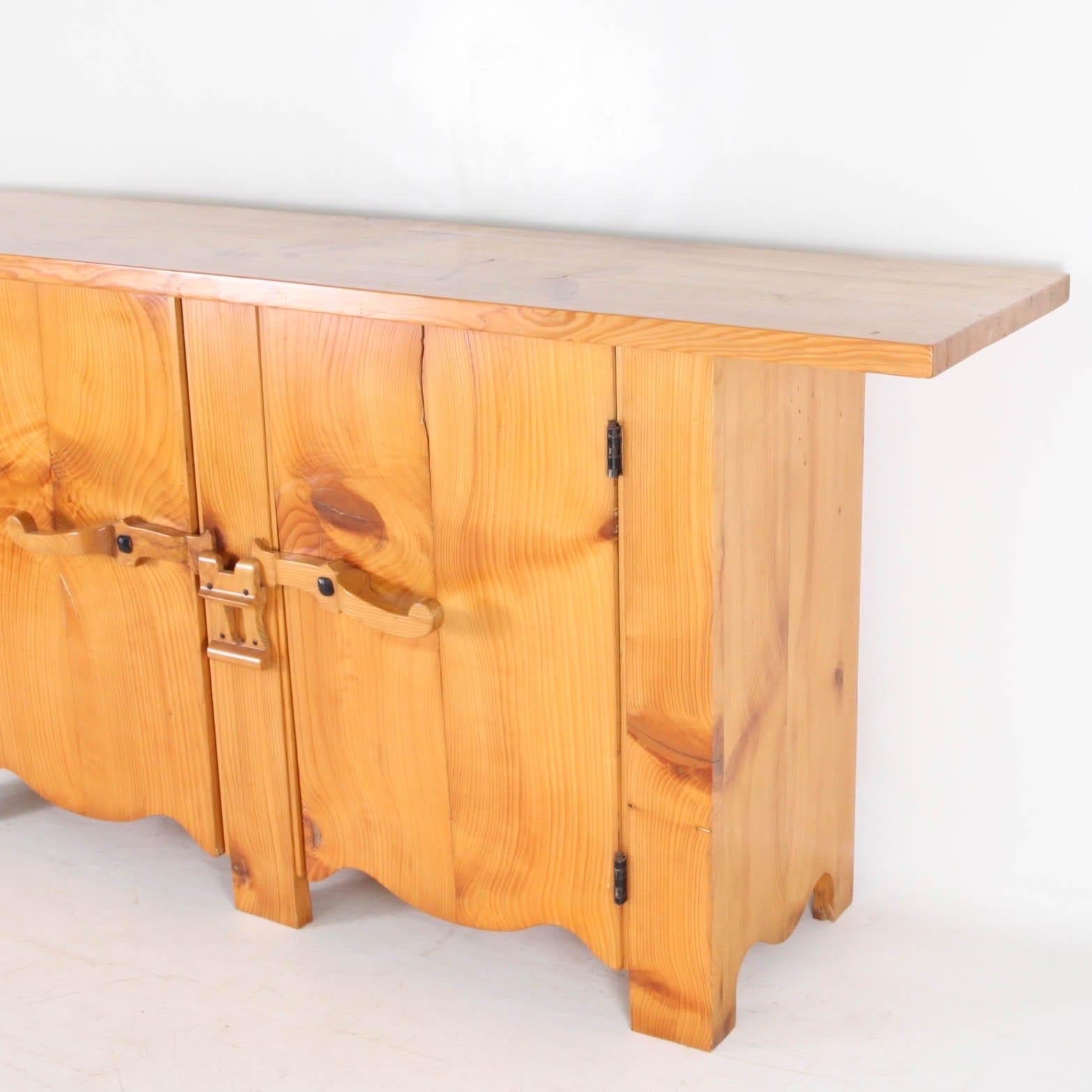 Vintage pinewood sideboard  For Sale 2