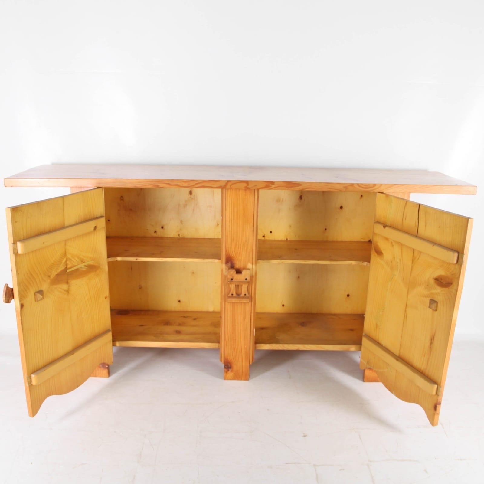 Vintage pinewood sideboard  For Sale 4