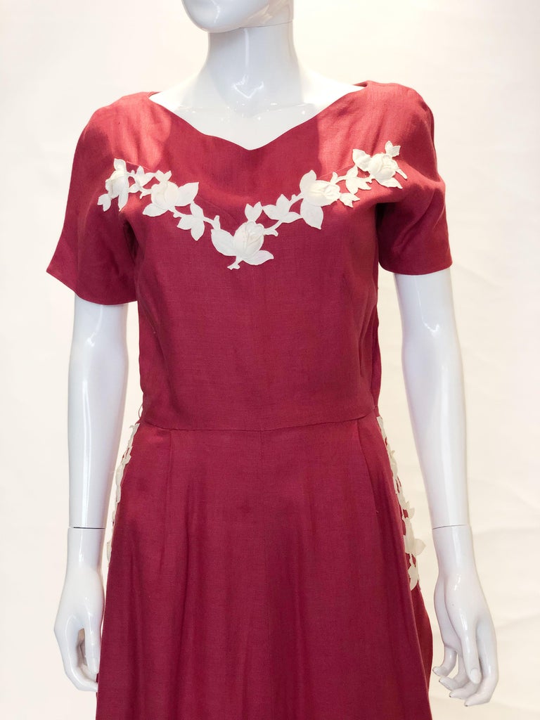 Vintage Pink 1950s Linen Dress with Rosebud detail For Sale at 1stDibs