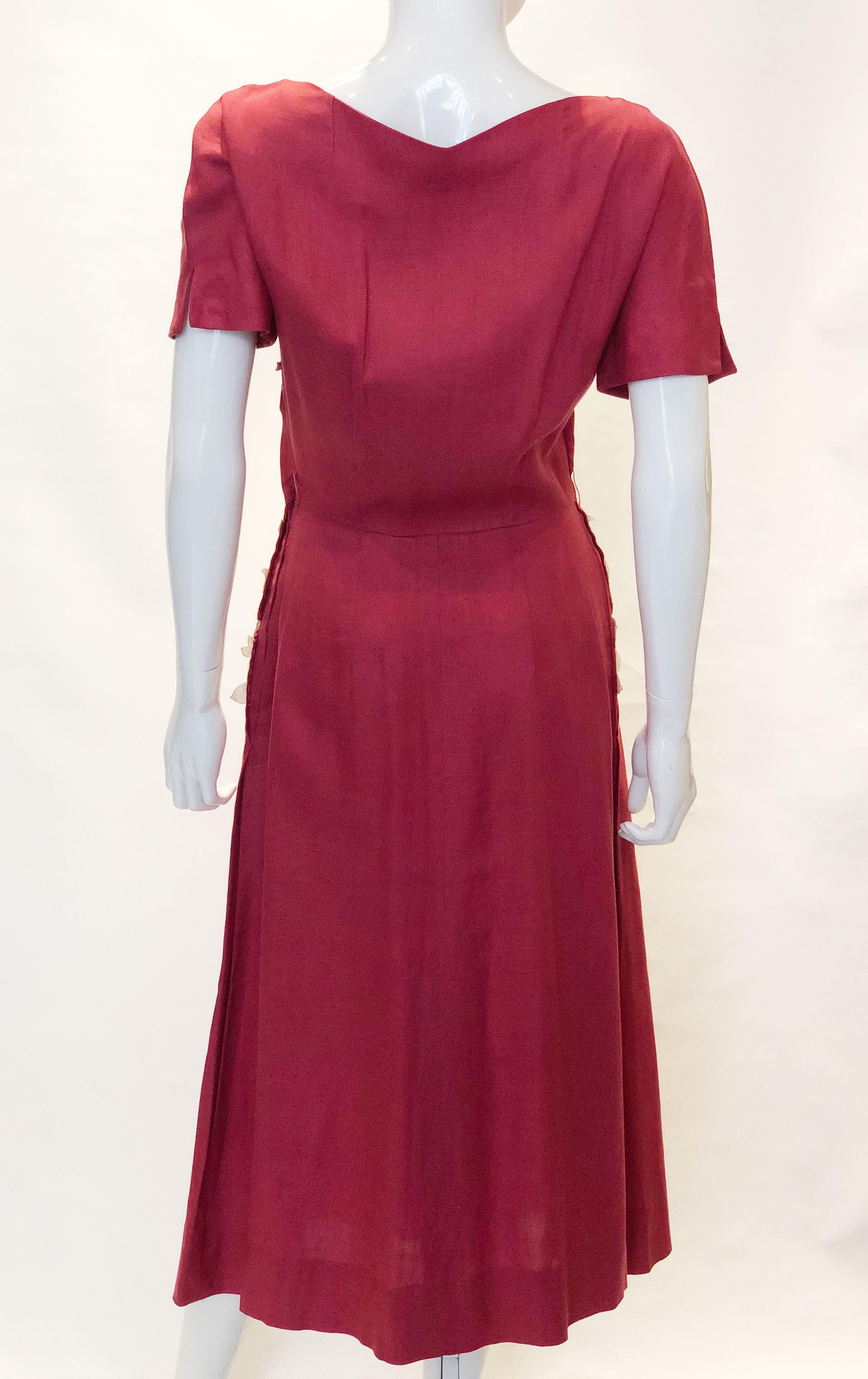 Women's Vintage Pink 1950s Linen Dress with Rosebud detail For Sale