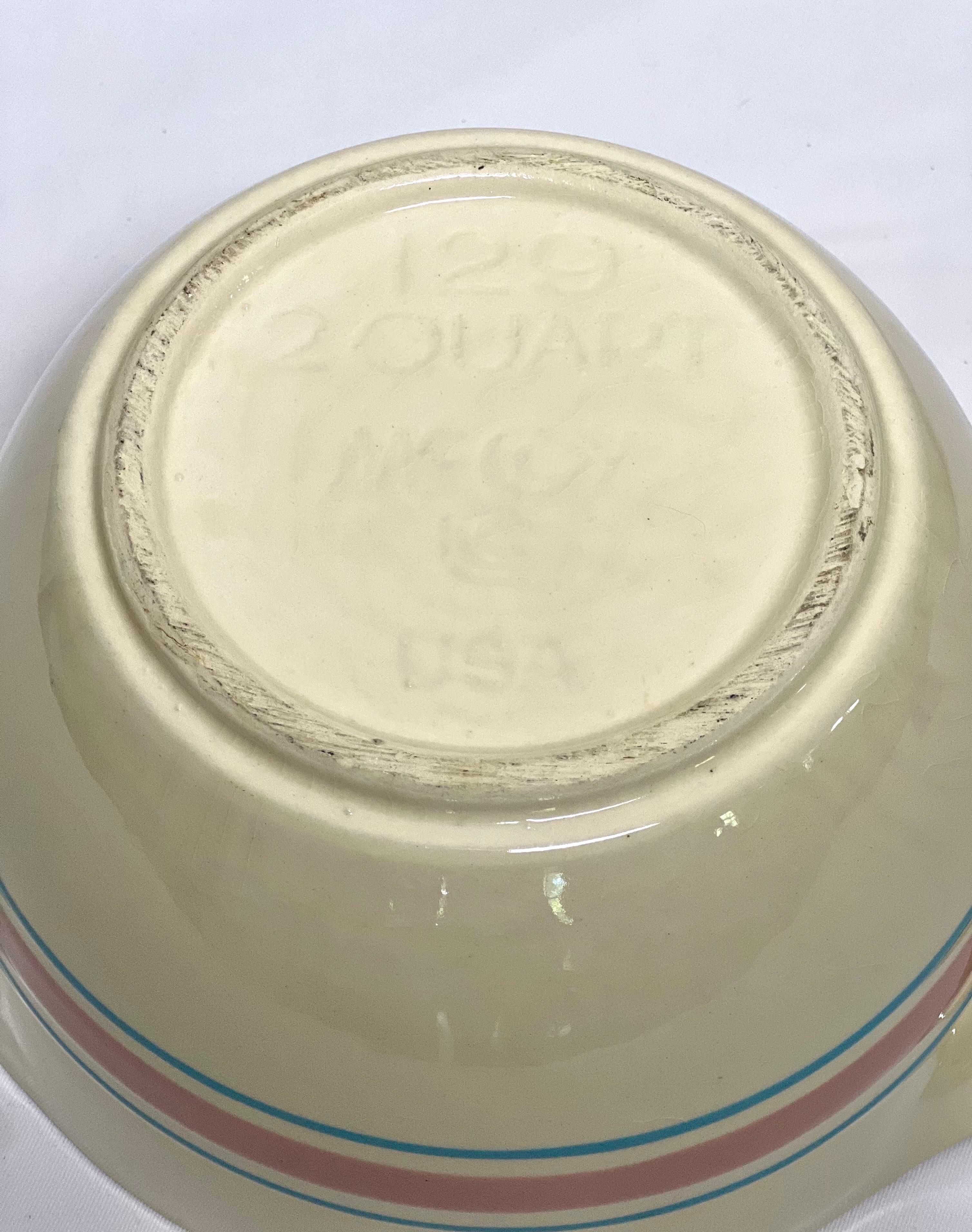 Bols mixtes roses et bleus vintage de McCoy Pottery, lot de 2 en vente 9